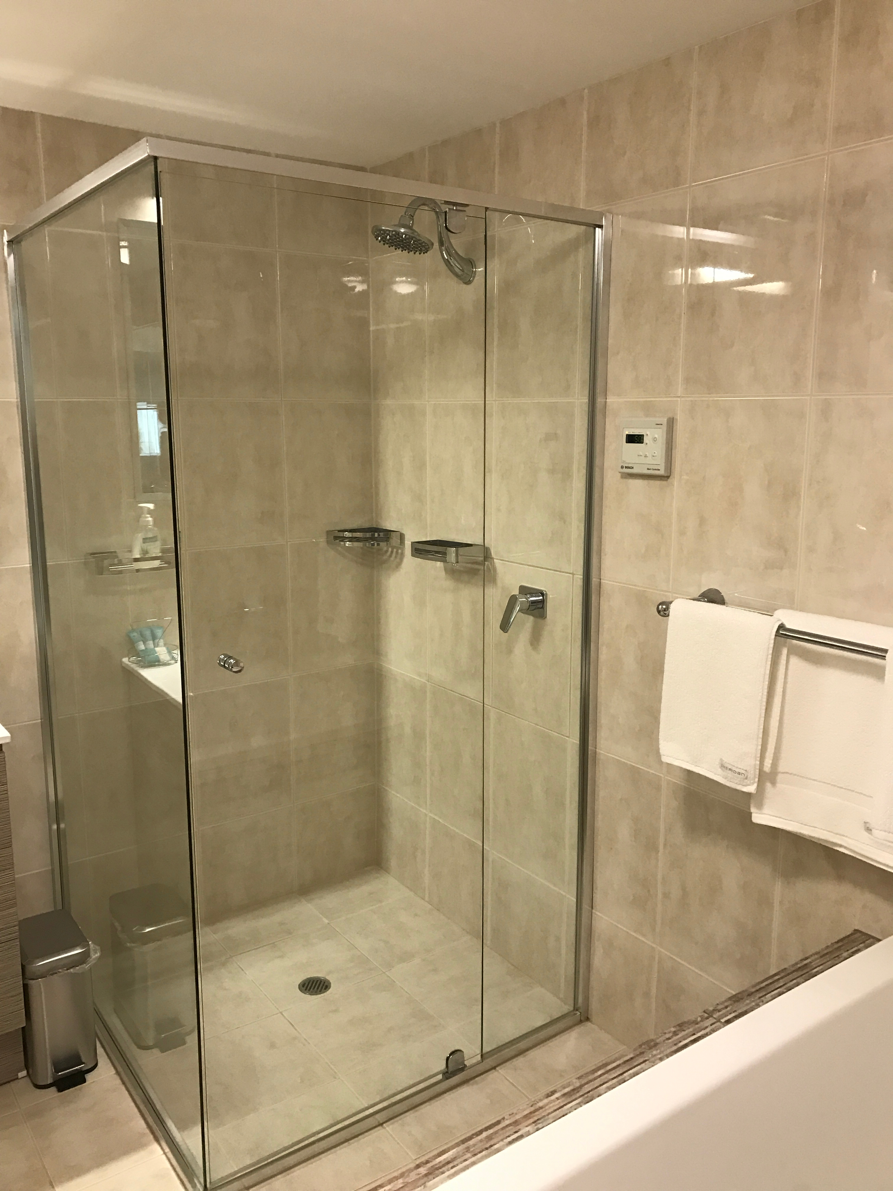 Harvest Retreat Luxe Accommodation With Views Bed And