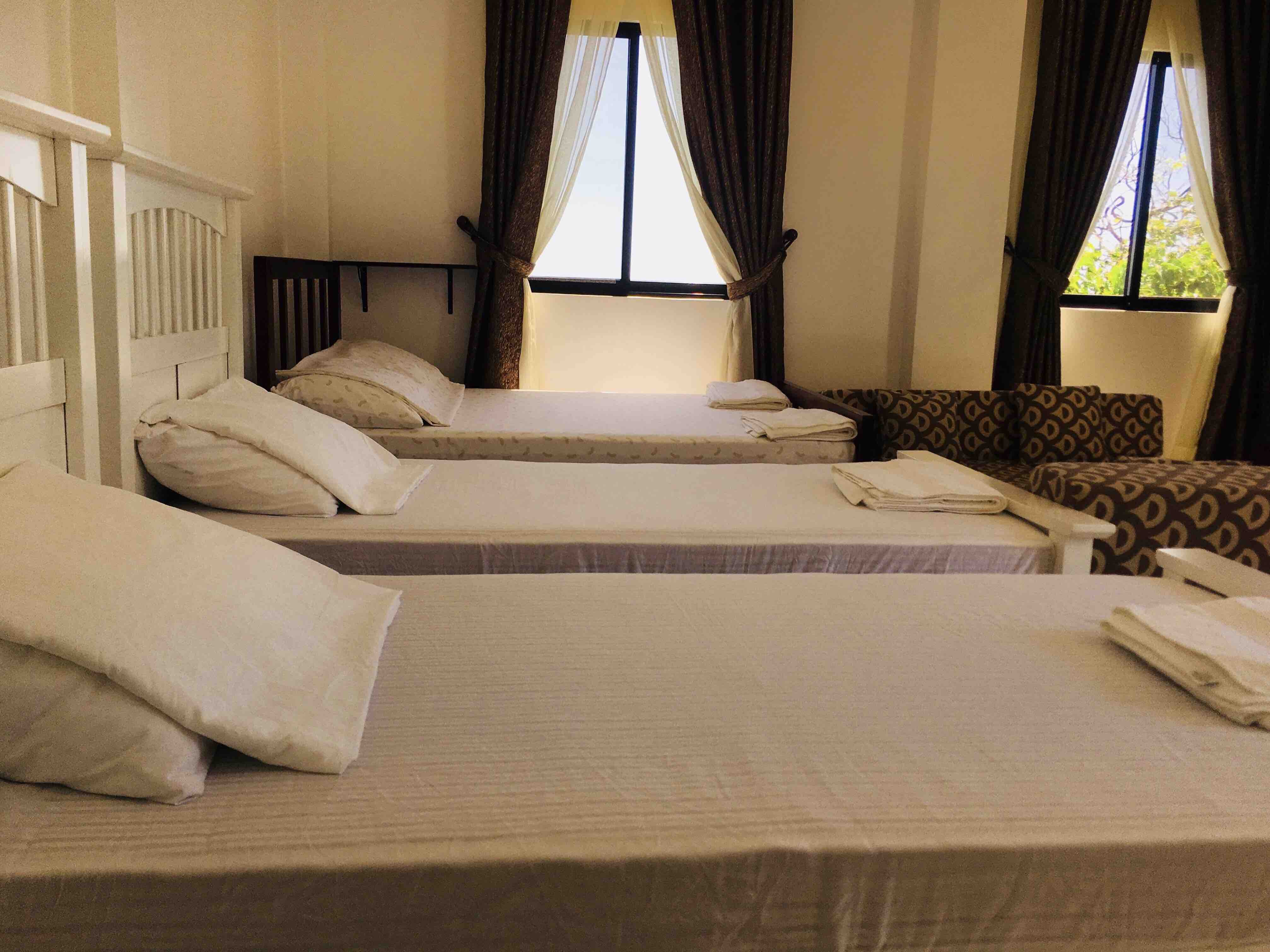 Melronz inn-Double Bed -second floor No breakfast