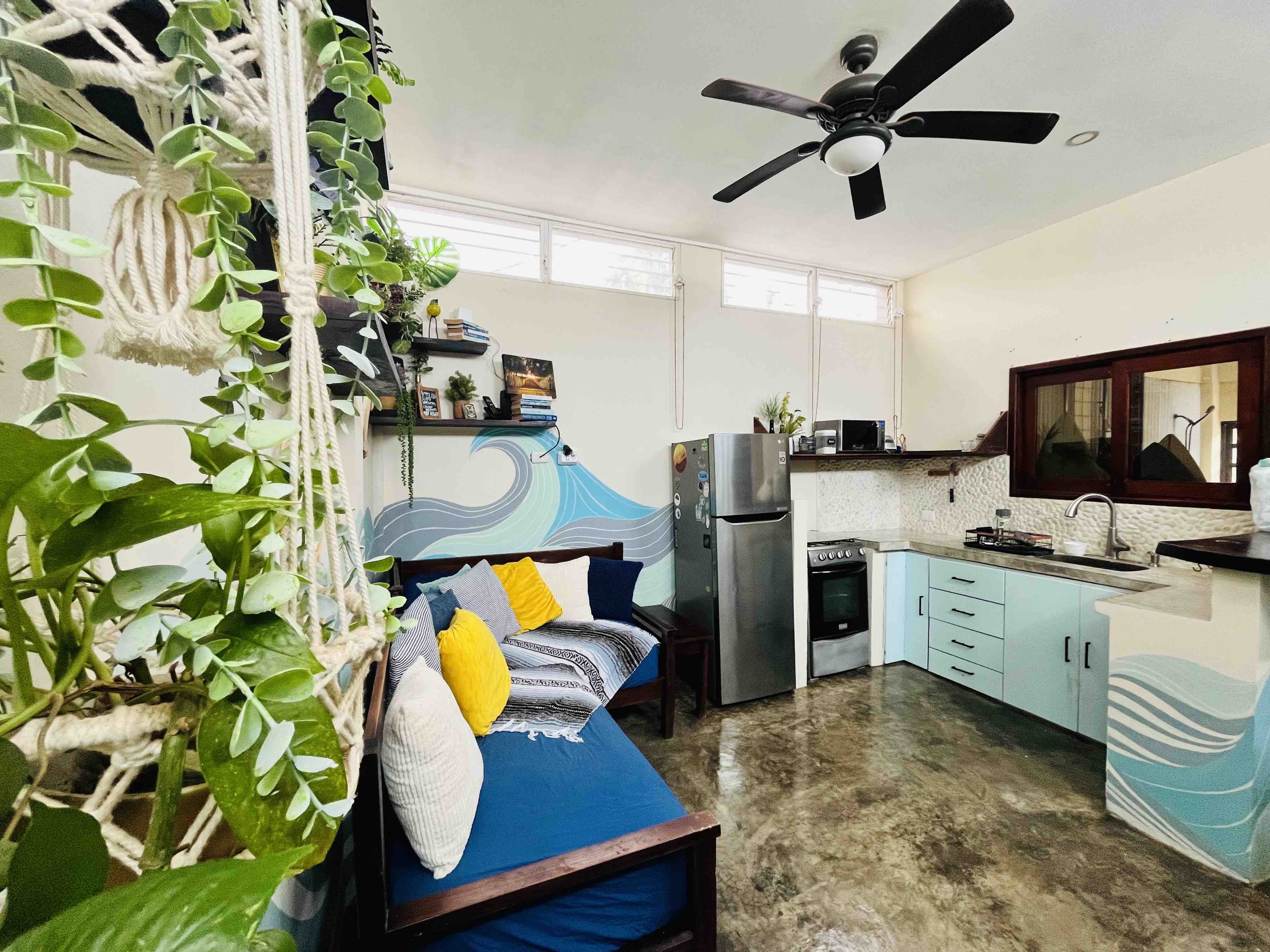 Hightide Surf House - walk to beach & town!