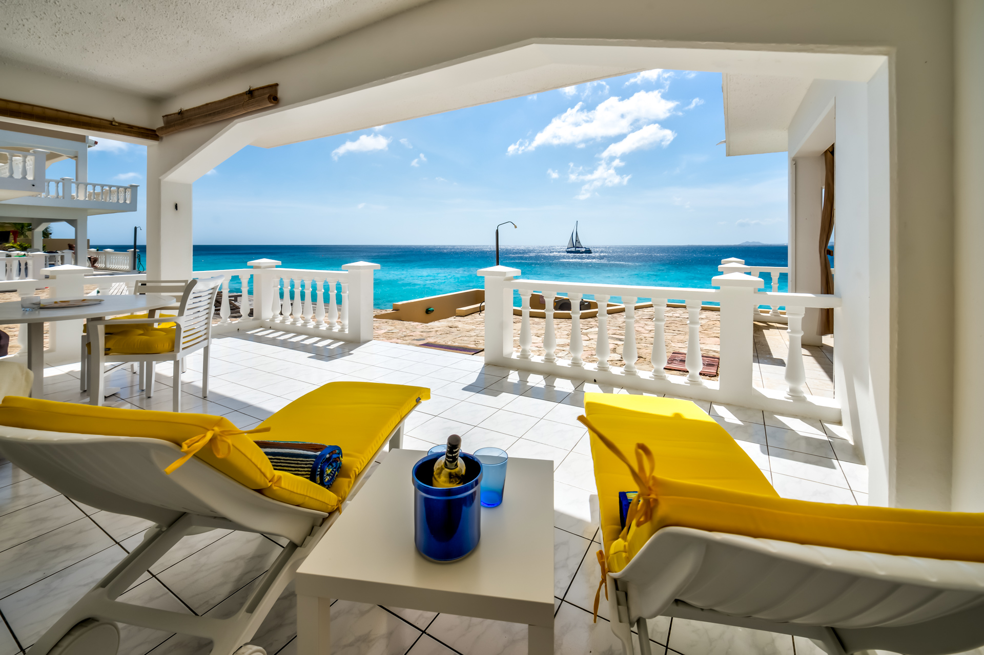 2 bedroom  oceanfront apartment Belair-B