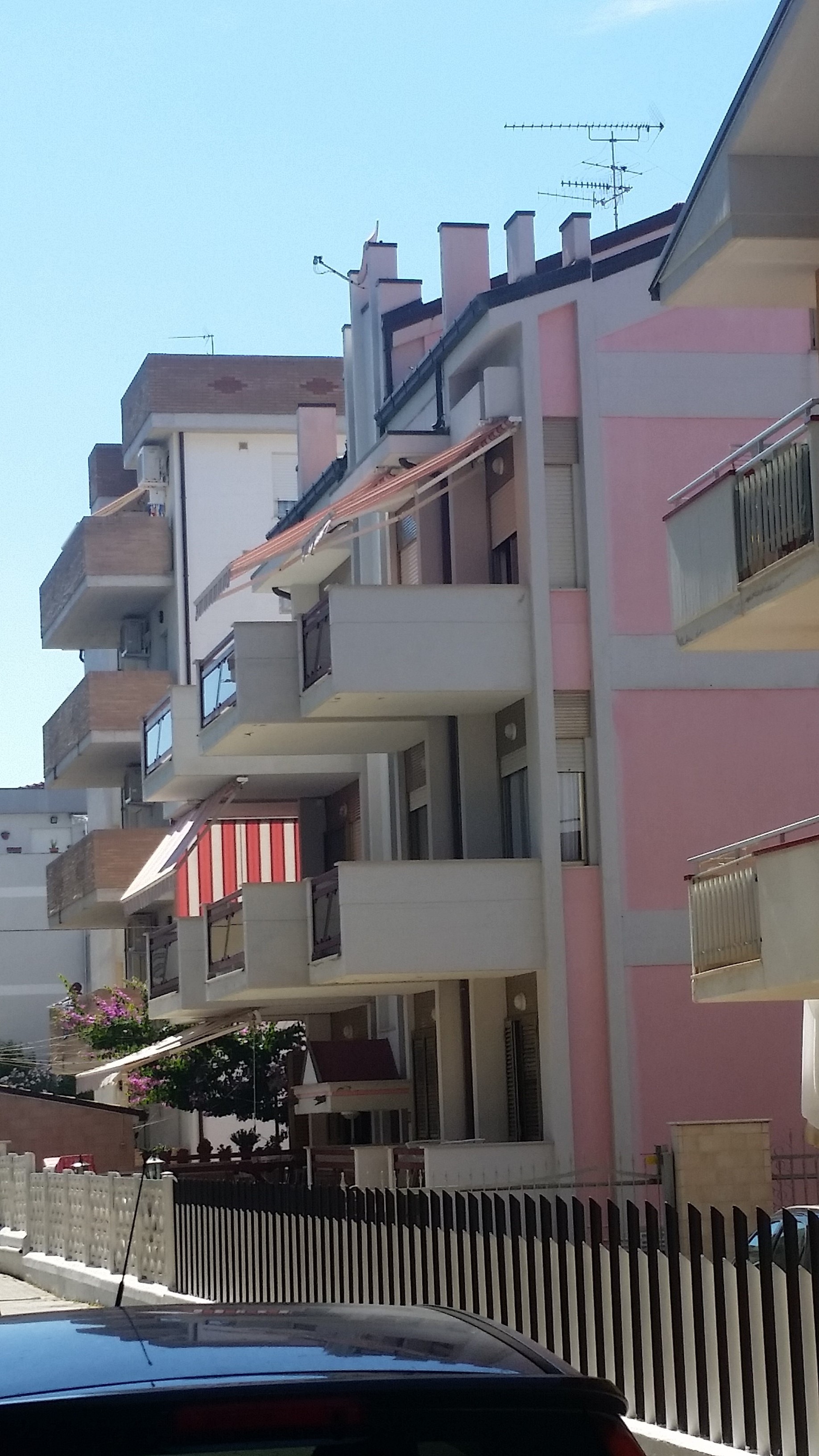 Large apartment 30 m. from the sea