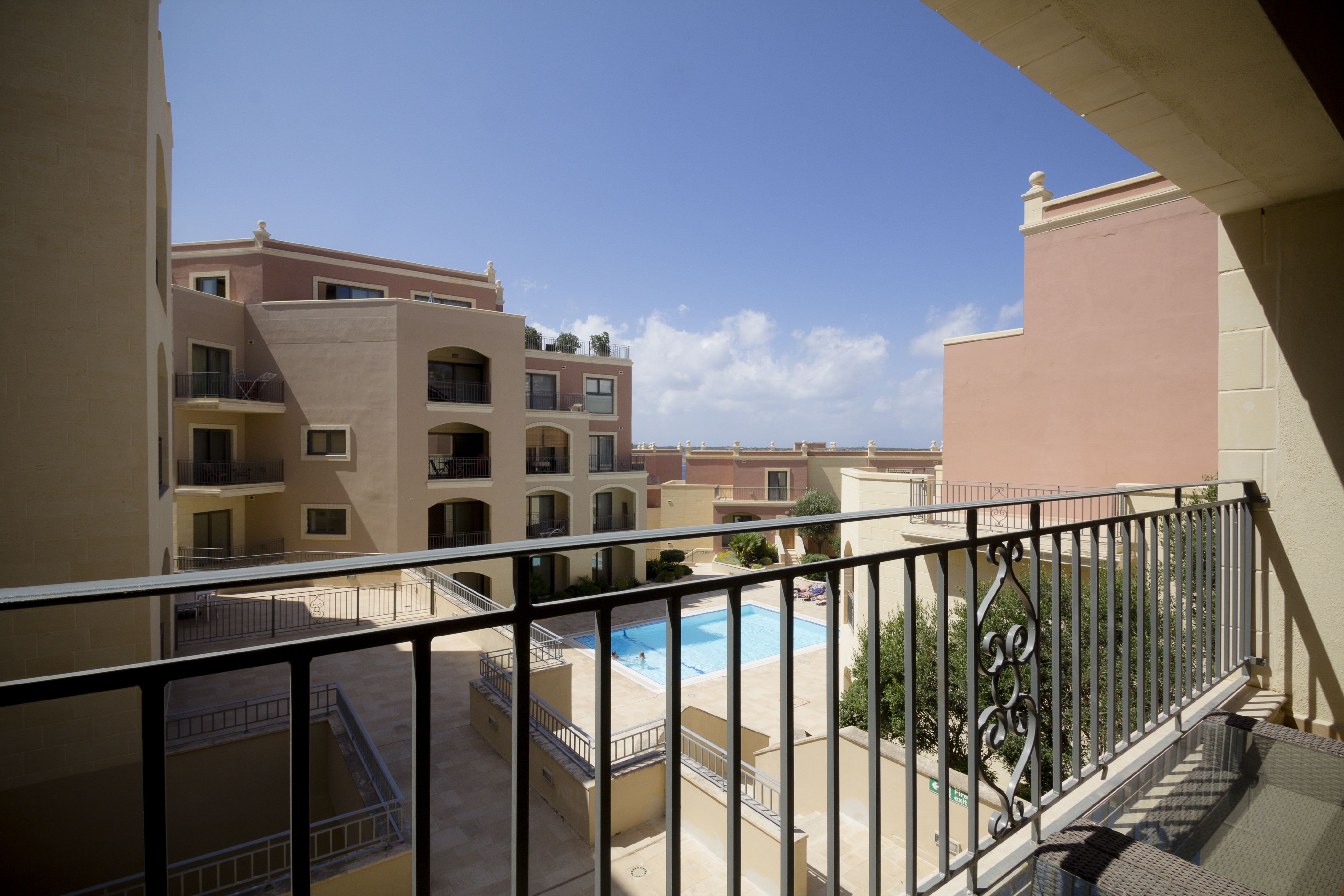 Spacious 3 bedroom apartment in Mellieha with pool