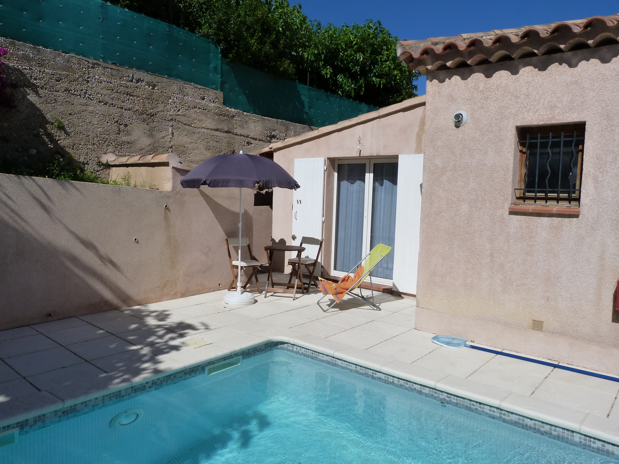 Independent room - pool 1