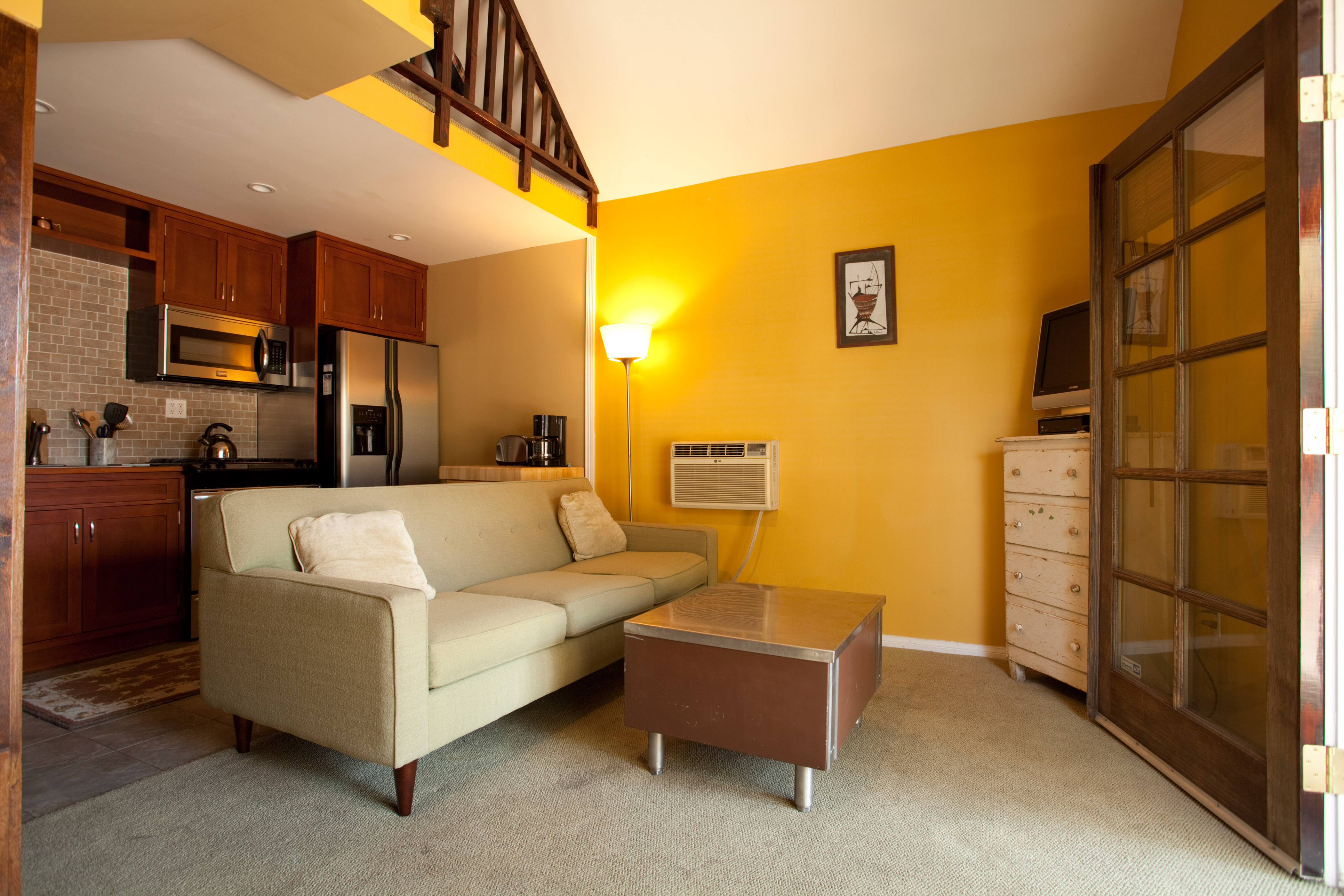 Beautiful Private Bungalow Monthly Discounts ! in Hollywood, Los Angeles