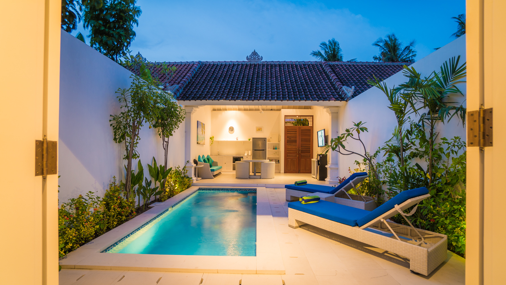 1 BR Villa walking to the double 6 Sunset Beach
