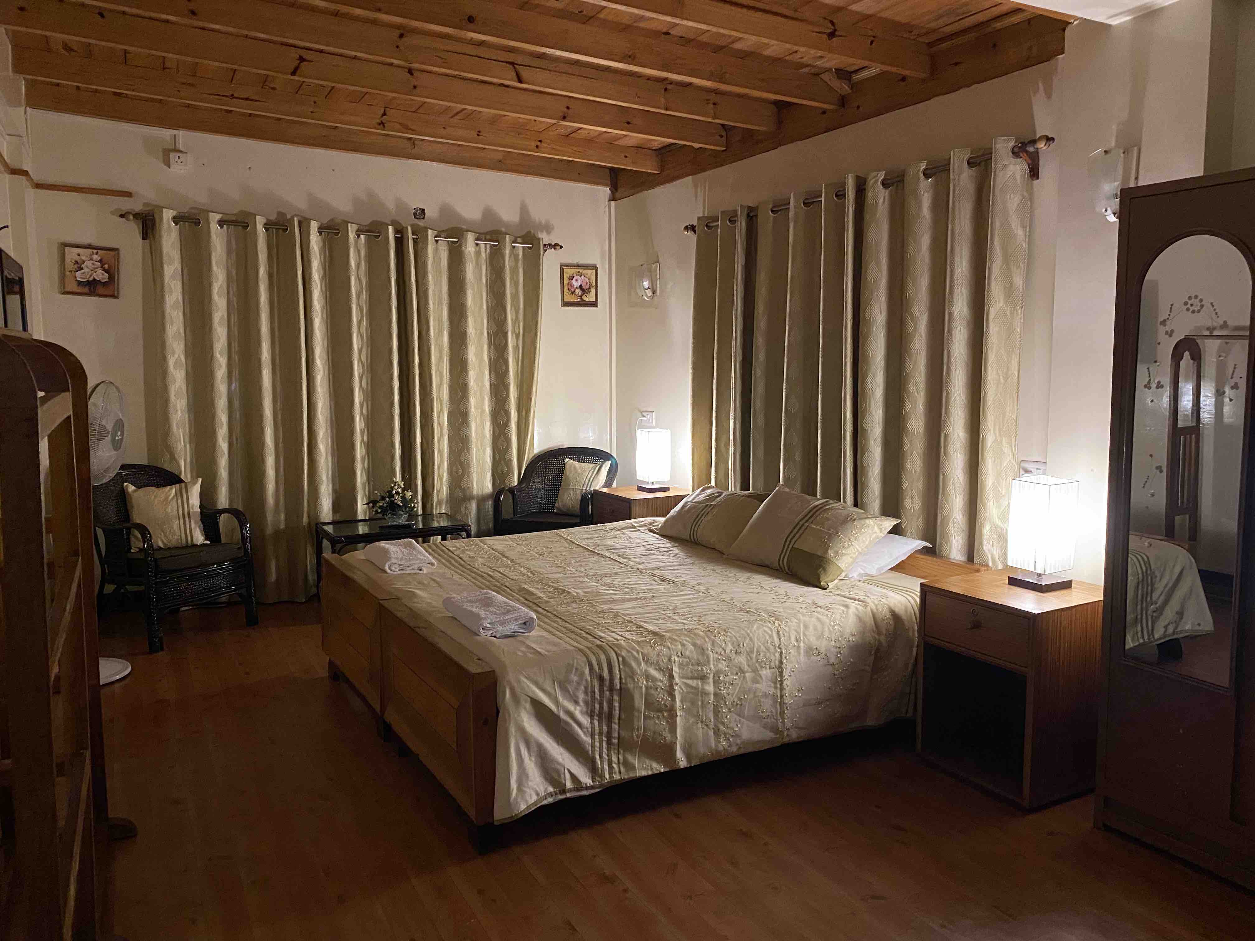 Dormitorio principal con desayuno incluido - Airbnb