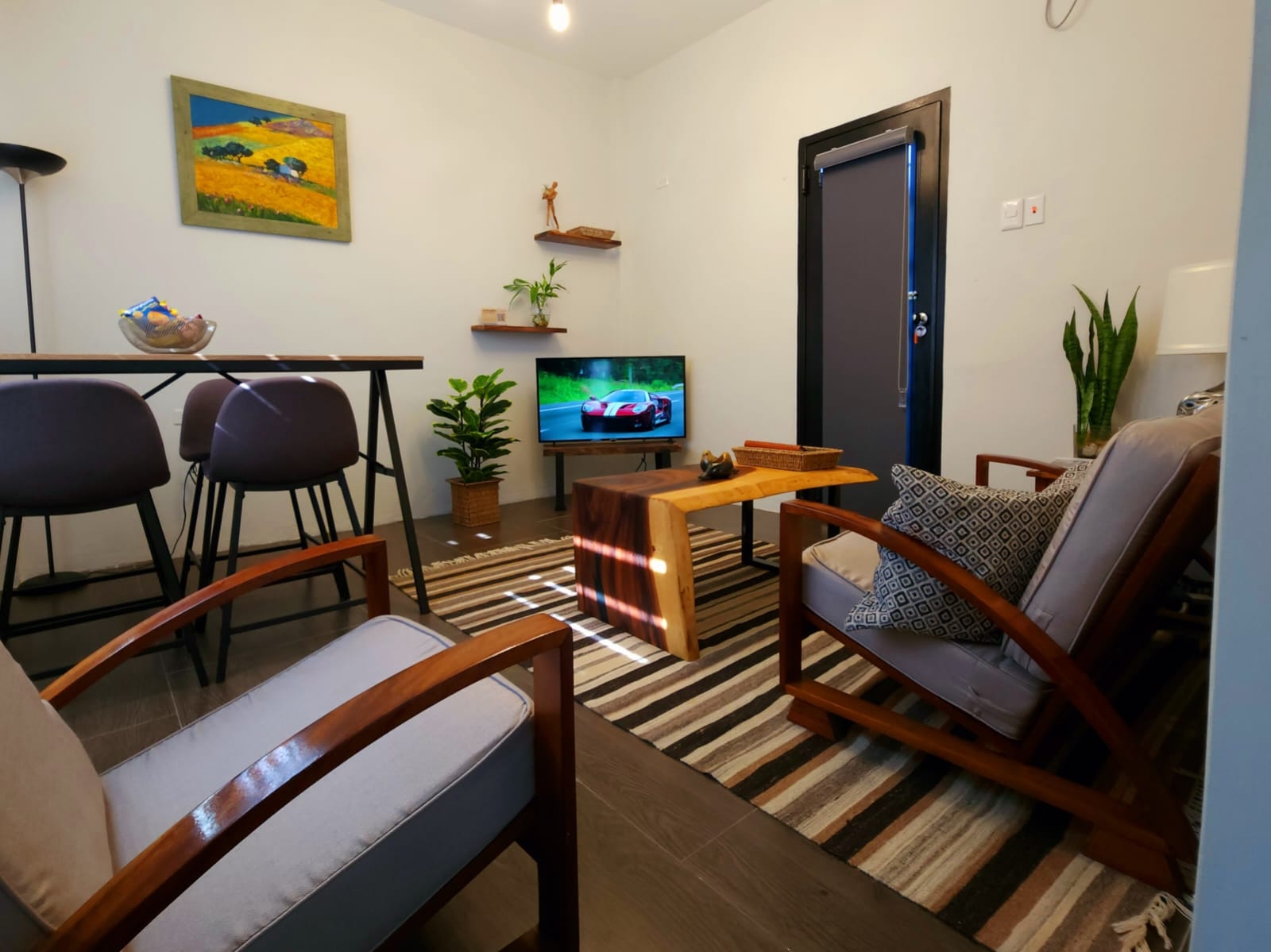 the owlet 4 | modern upper 1 bdr Ave view (4 of 5)