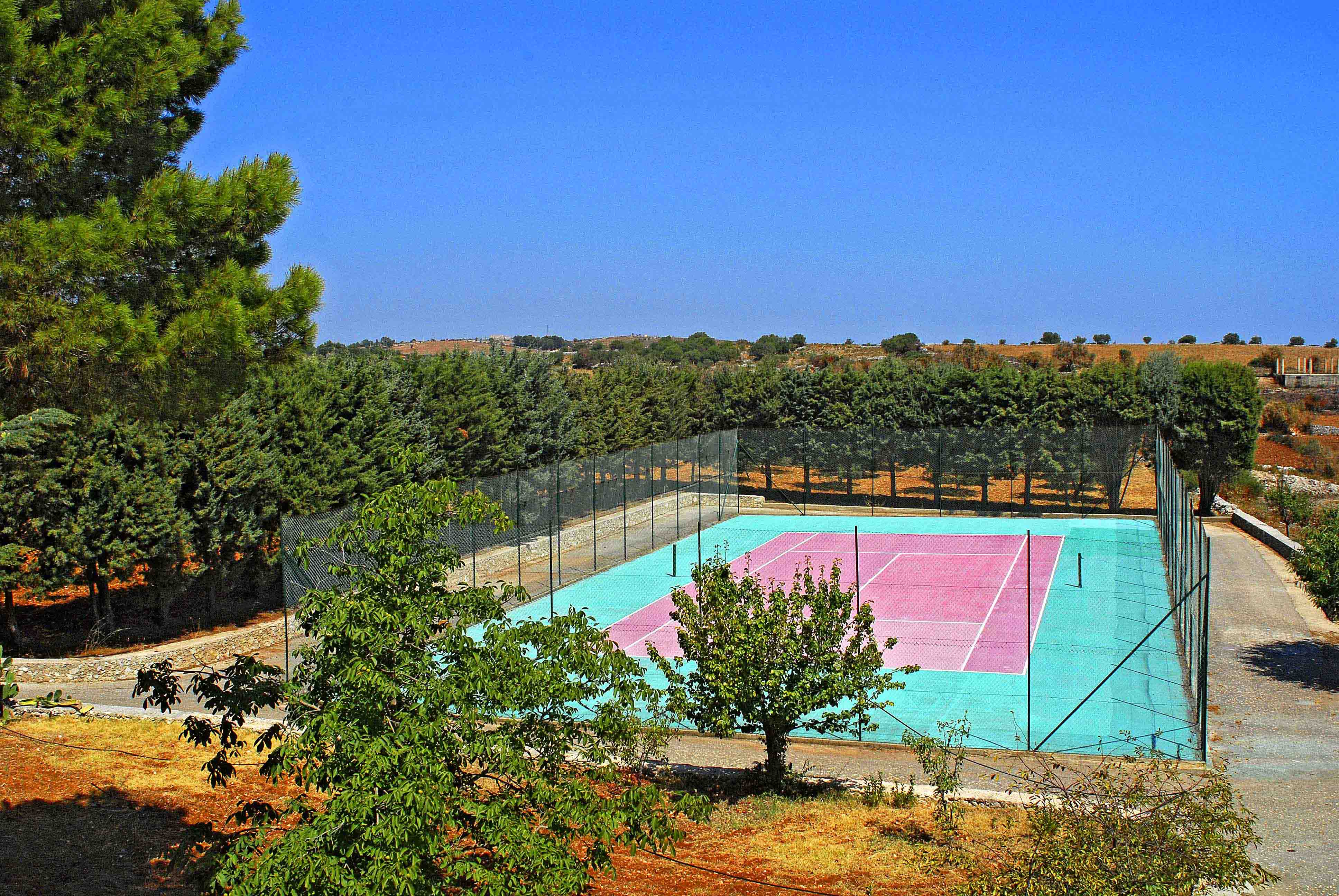 Villa with swimming pool and tennis court Villas for Rent in Avola