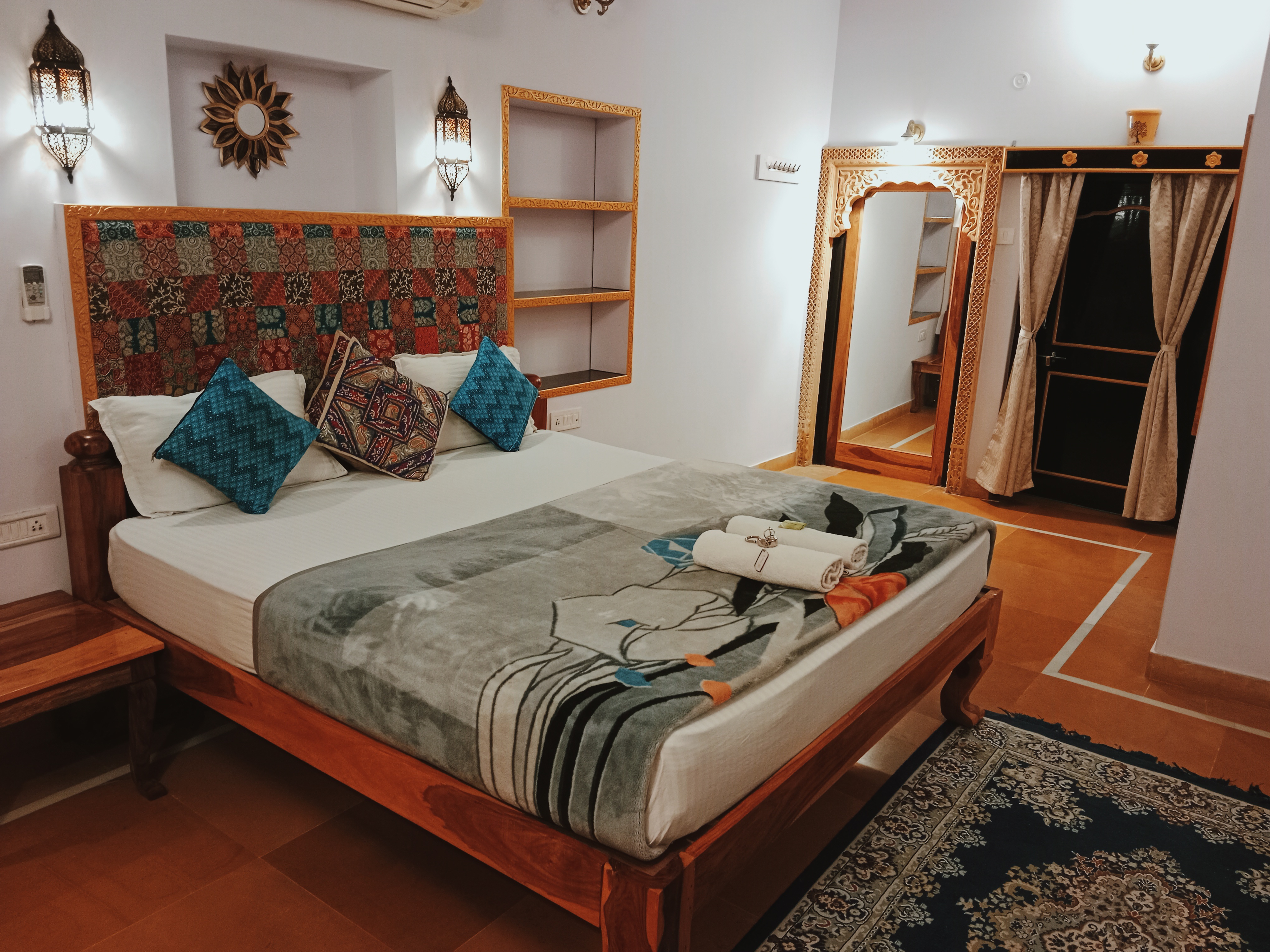 Stay near the Ancient Castle of Jaisalmer!