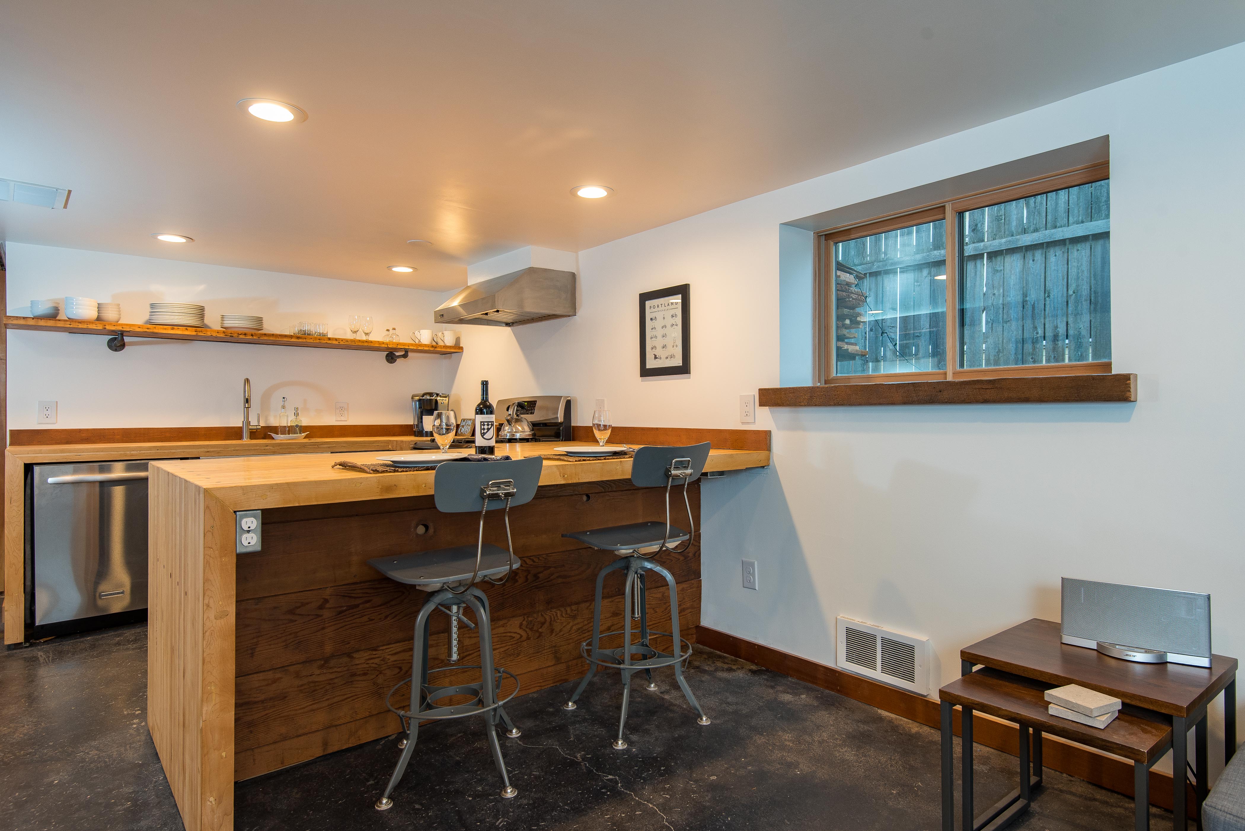 Industrial Modern Alberta Apartment Apartments for Rent in Portland, Oregon, United States