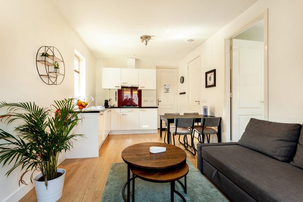 Beautiful One Bedroom Apartment for 4 persons close to Central Station — The Hague stay