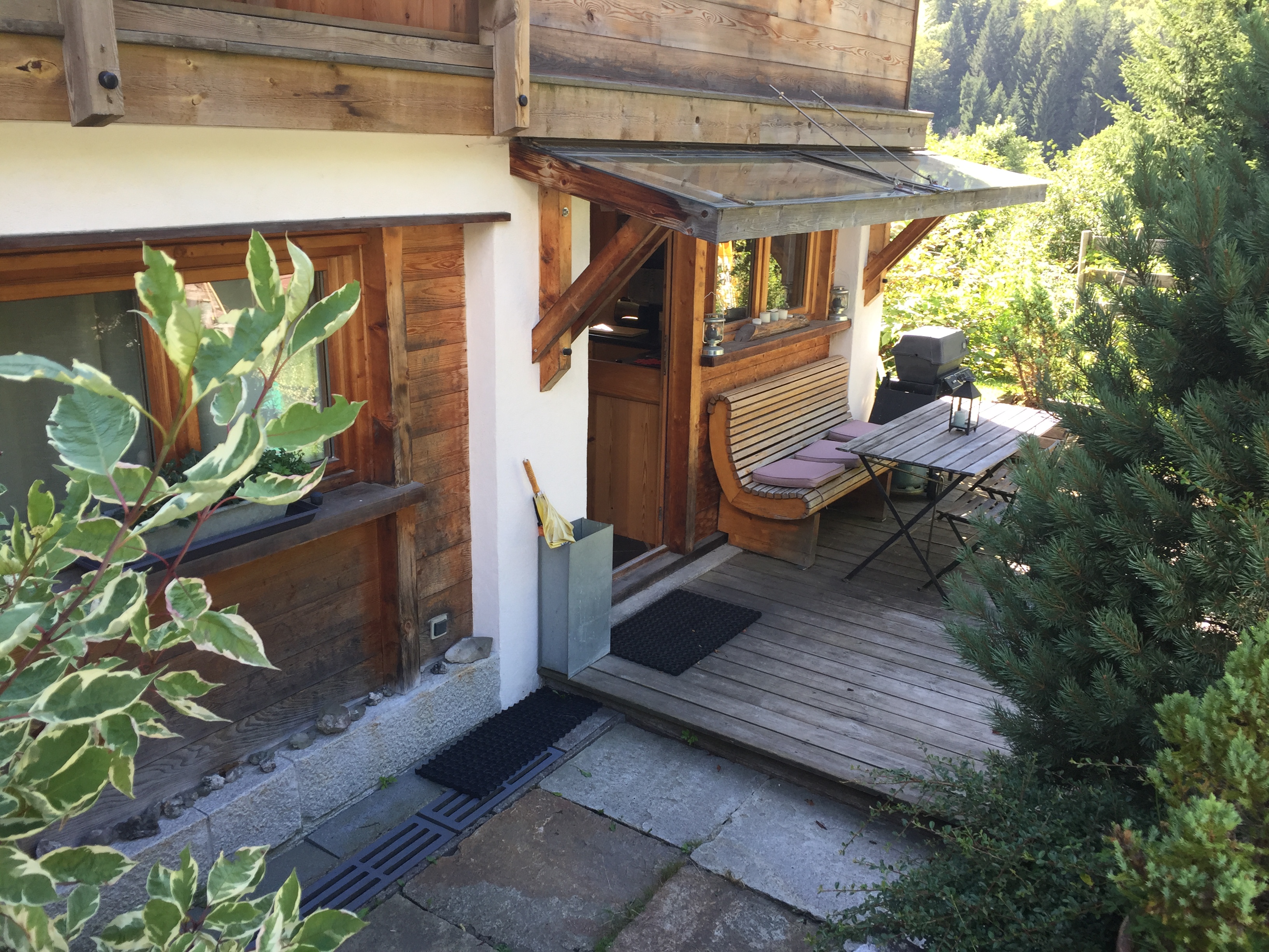 Pleasant studio at the bottom of a chalet.