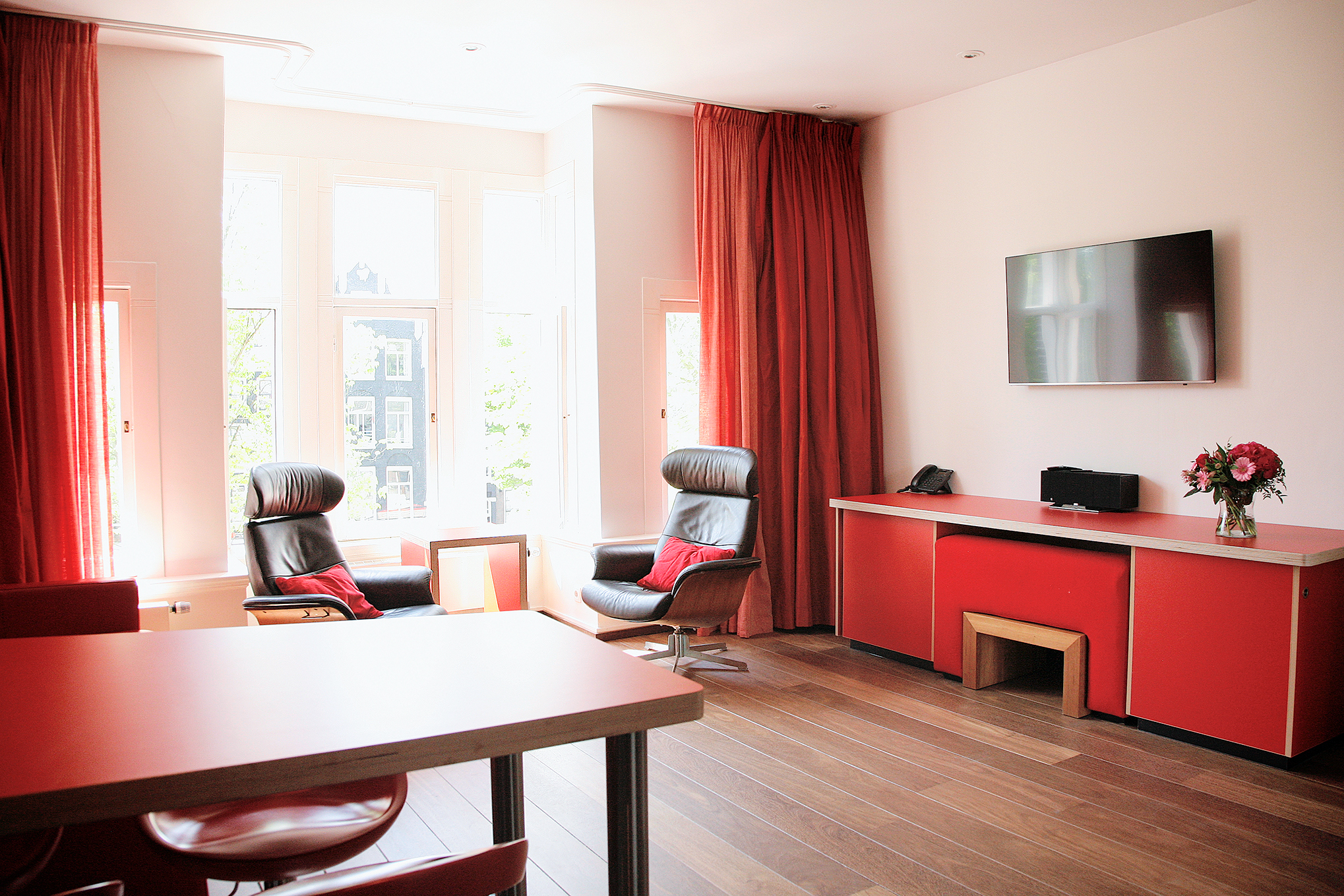 prinsenhuis beautiful apartments overlooking canal — Amsterdam stay