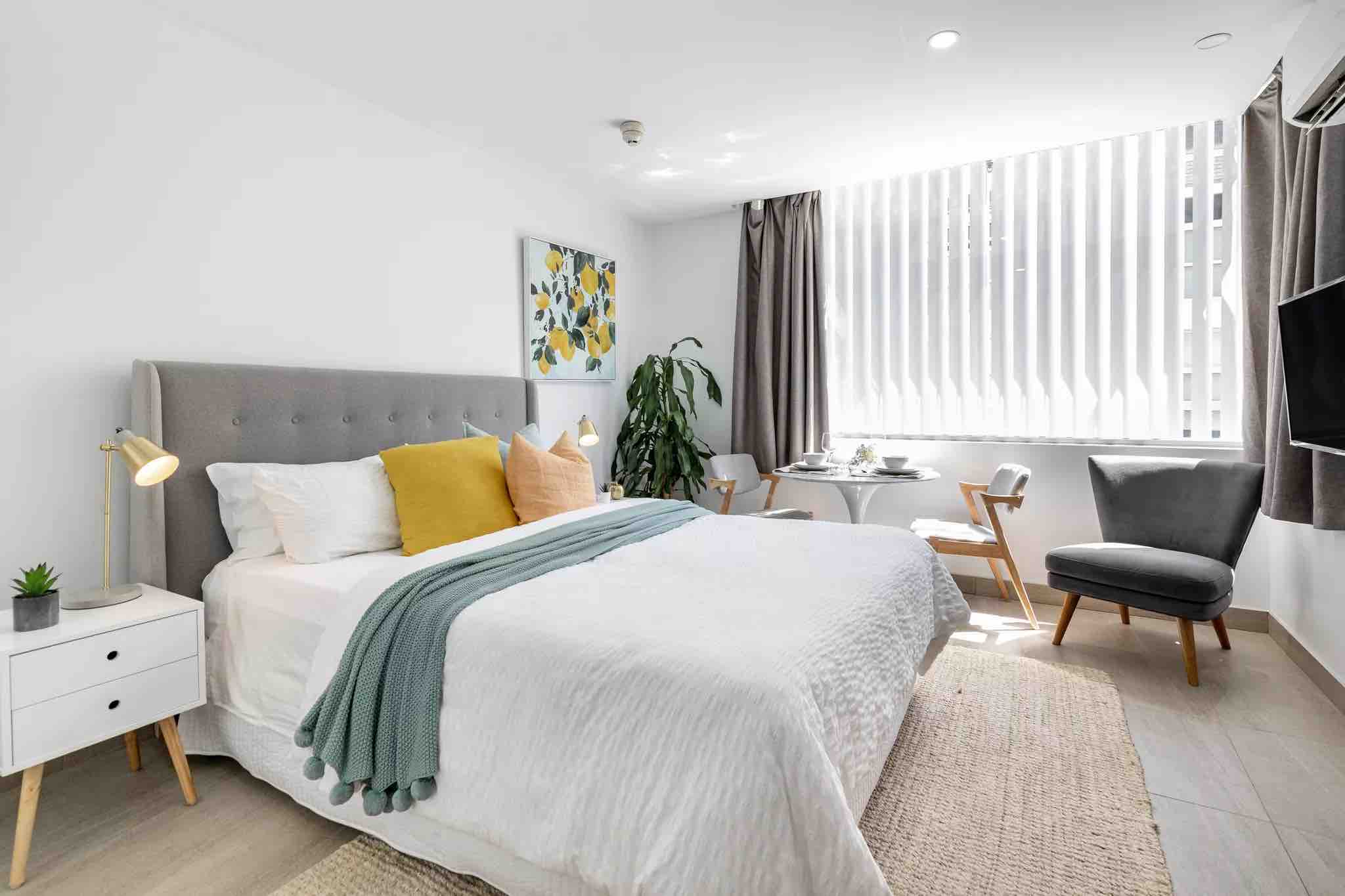 Charming Studio 2min walk to the beach/Car space