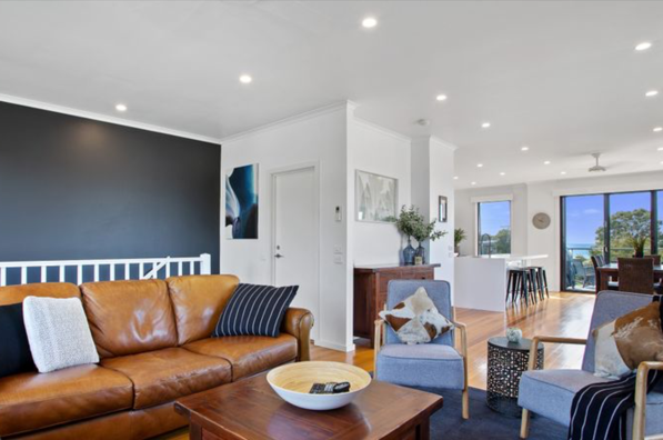 Modern 3 bedroom⭐️Pet friendly🐶5 min walk to beach