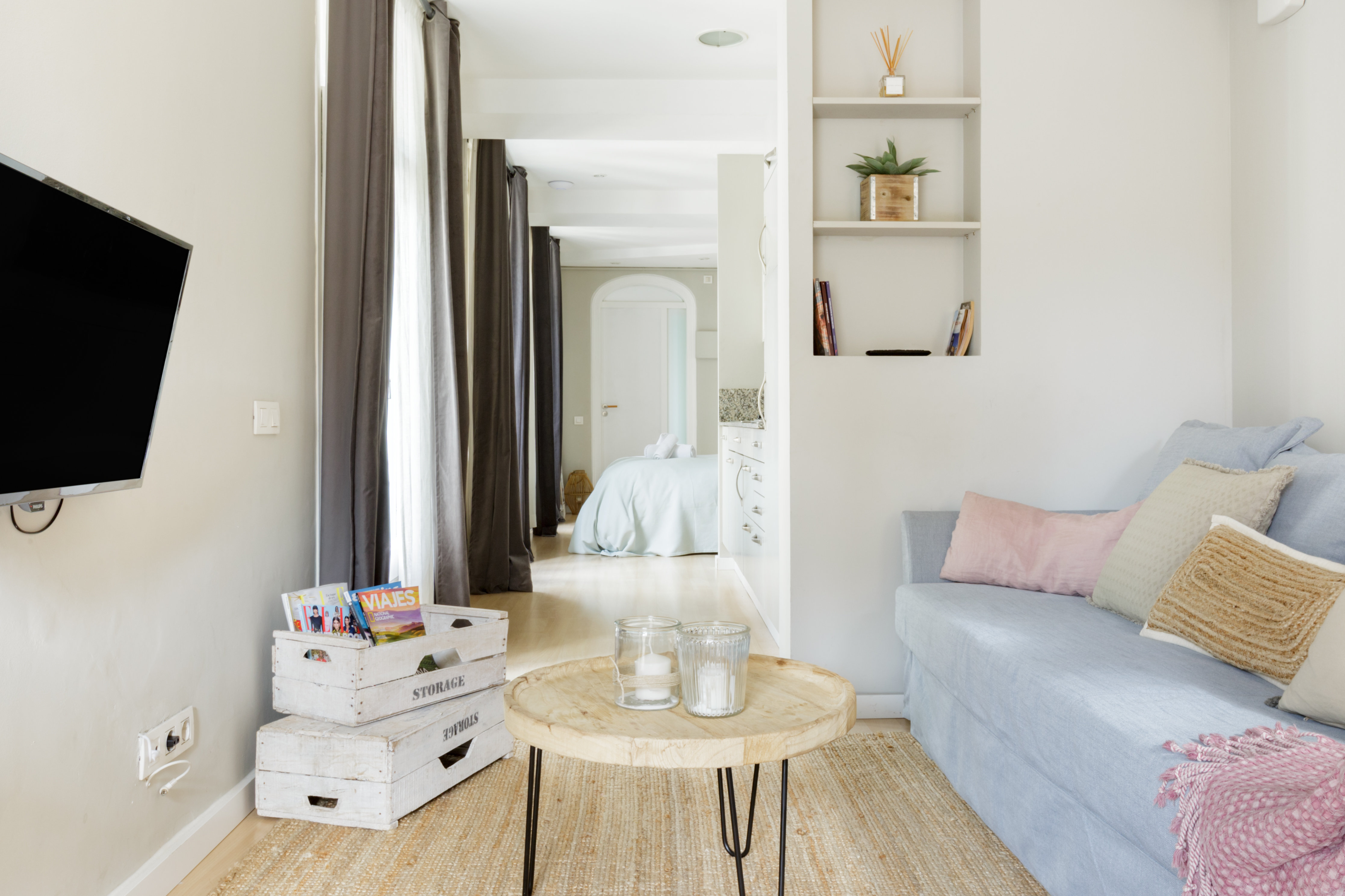 Charming Studio with Amazing View of Las Ramblas