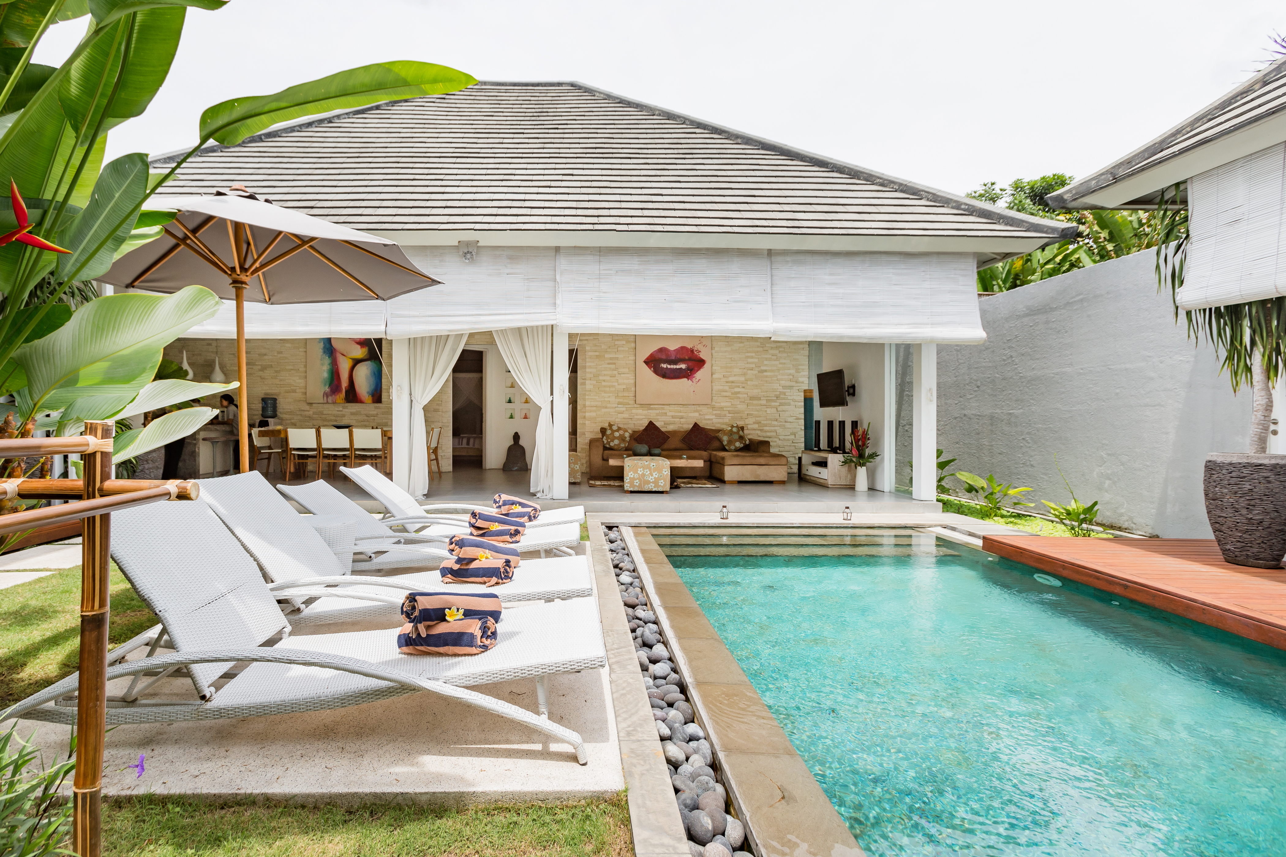 20+ Lush Poolside Living In Upscale Seminyak Background