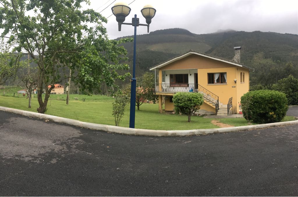 HOUSE WITH INDIVIDUAL ESTATE PARTIALLY FENCED