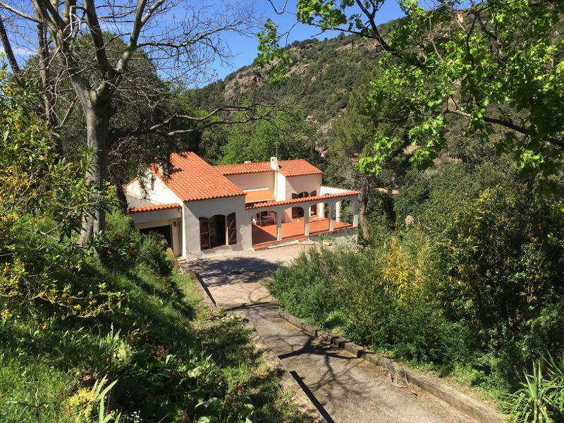 Villa with character between sea and mountain