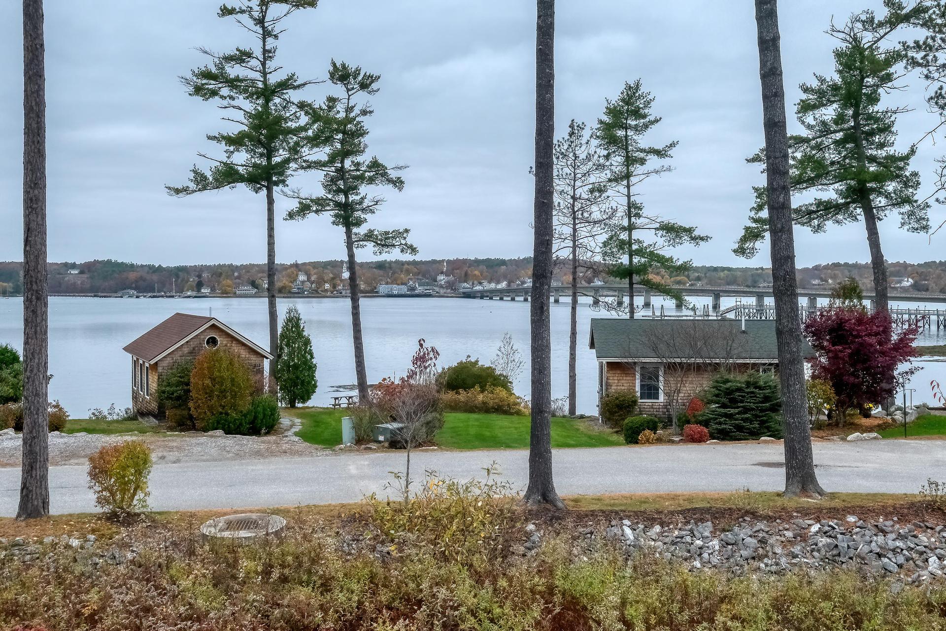 Charming Cottage With Spectacular Water View Cottages for Rent in