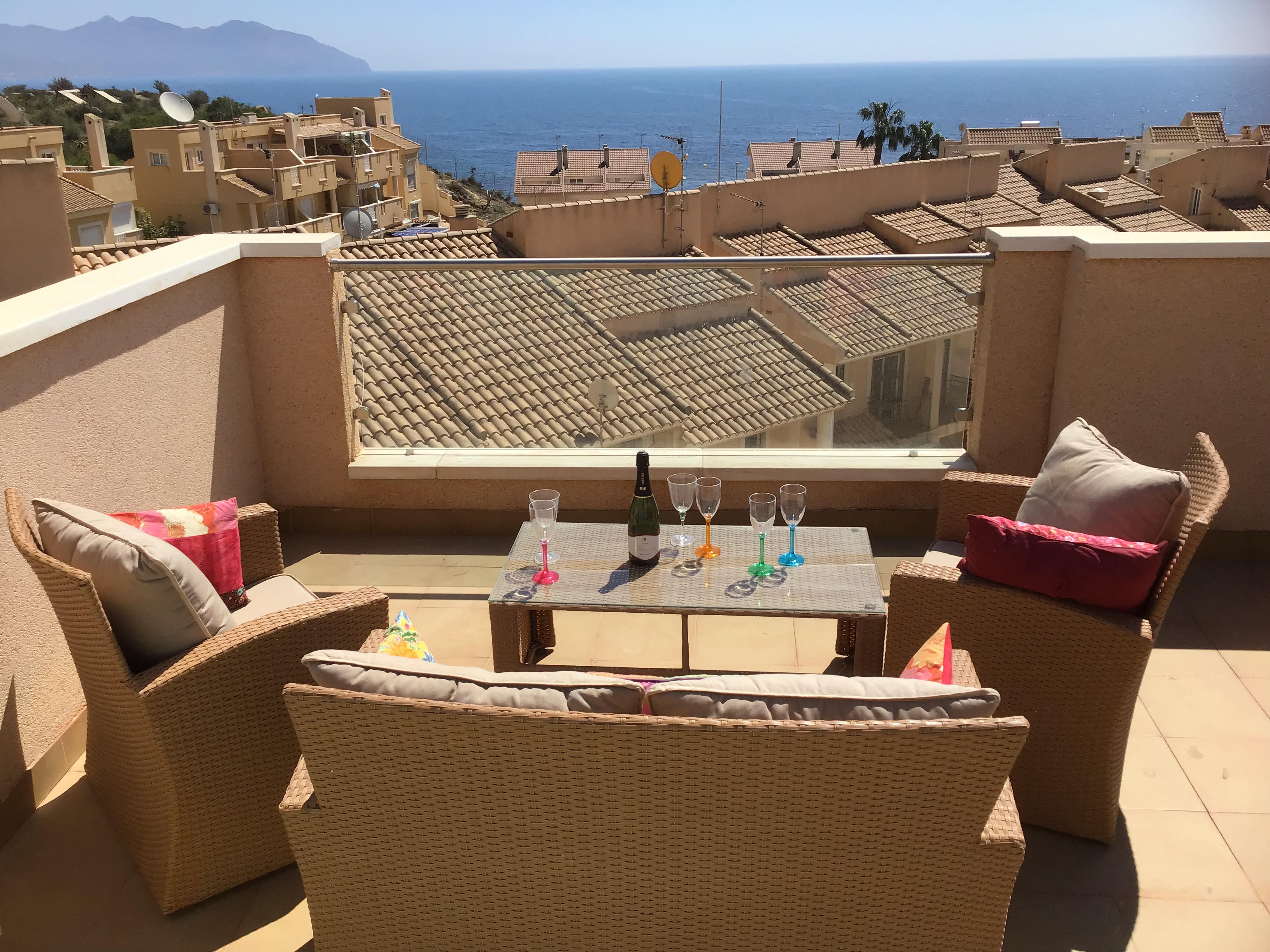Casa Feliz - 3 bedroomed house 130m from the beach