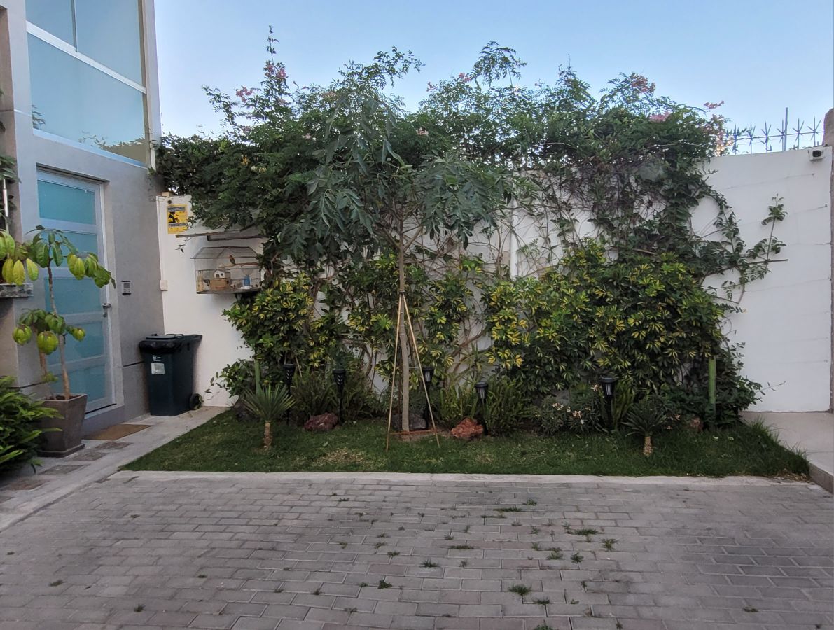Apt Estreno Warm 10 minutes Airport