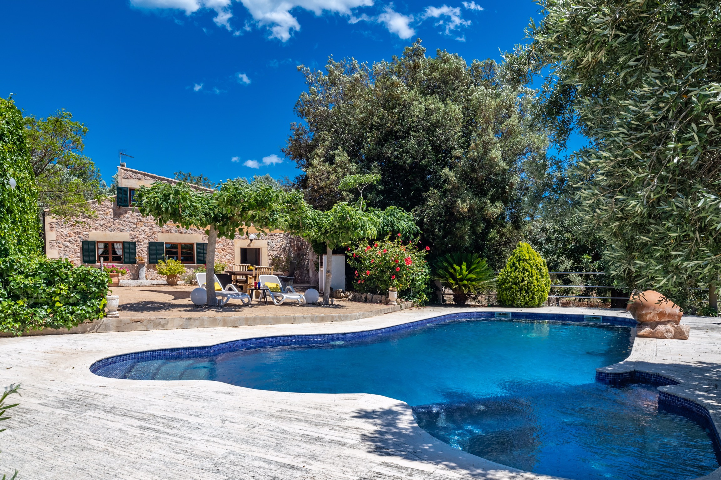 Enchanting villa for 2 with pool in the nature