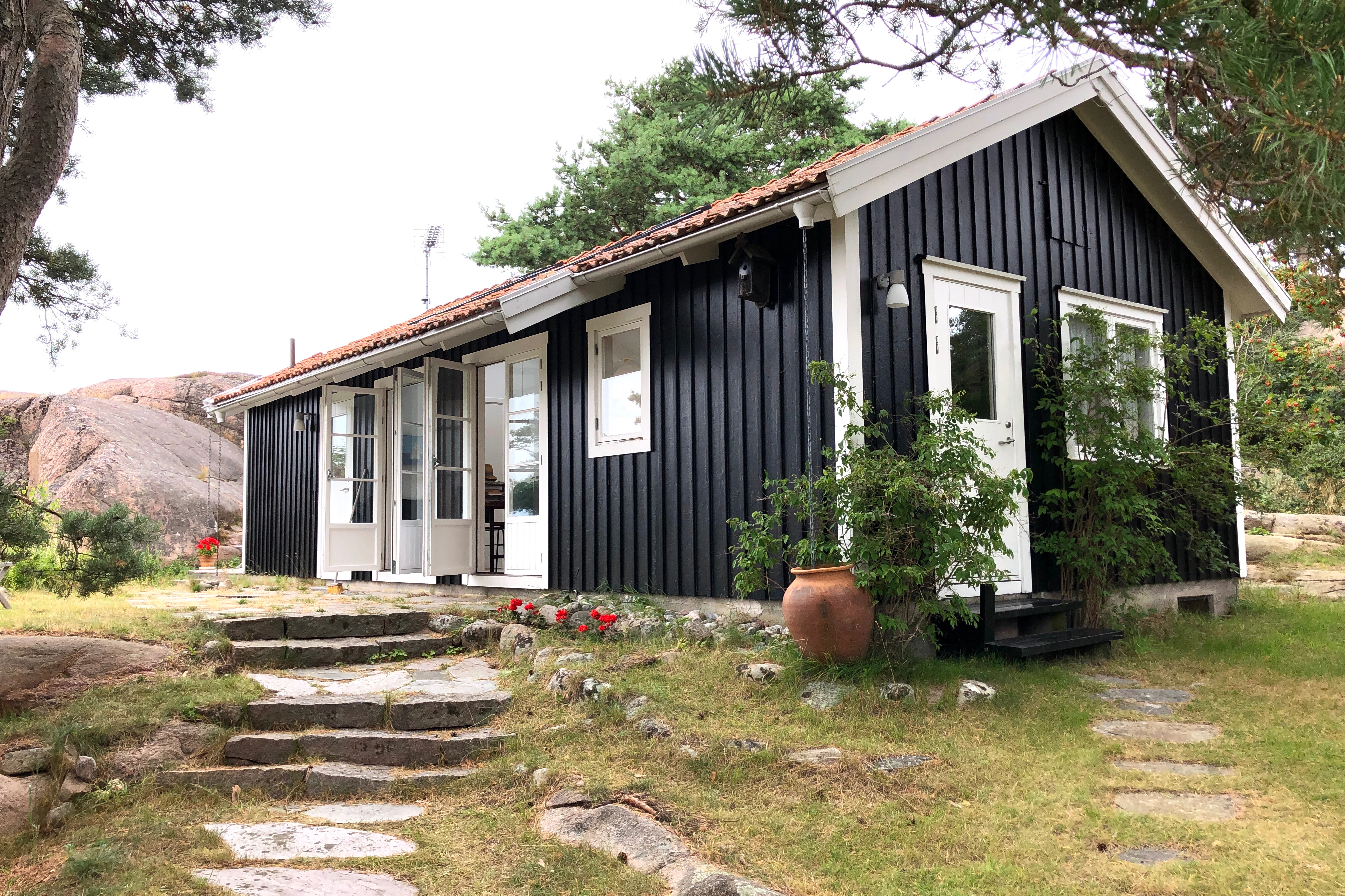 House with large garden by the sea in Fjällbacka