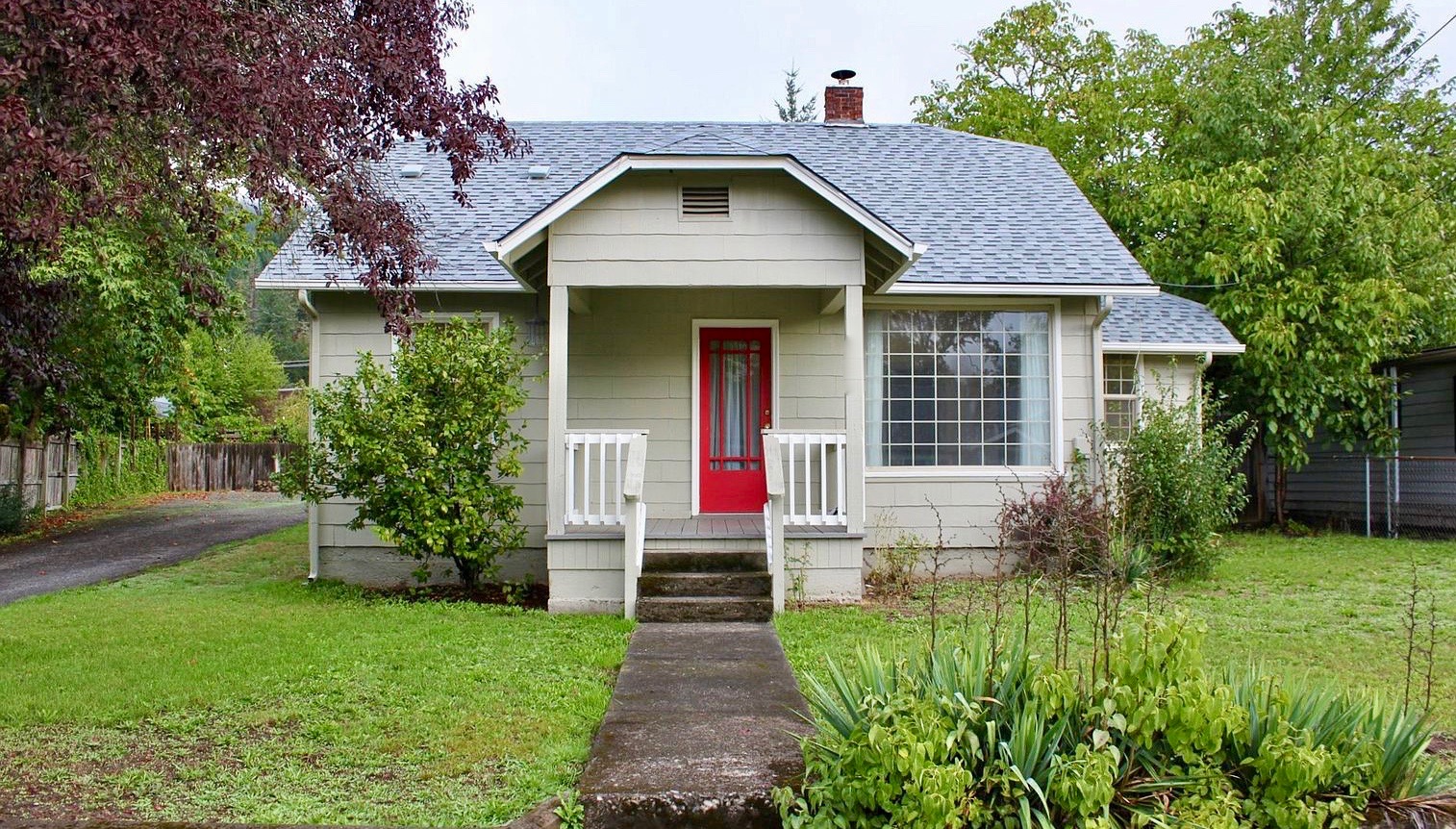 Charming 4 bedroom bungalow Houses for Rent in Oakridge, Oregon