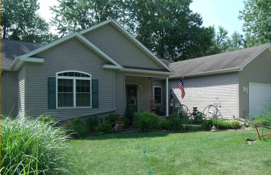 Lakefront, peaceful getaway on Burt Lake! Houses for Rent in Cheboygan, Michigan, United States