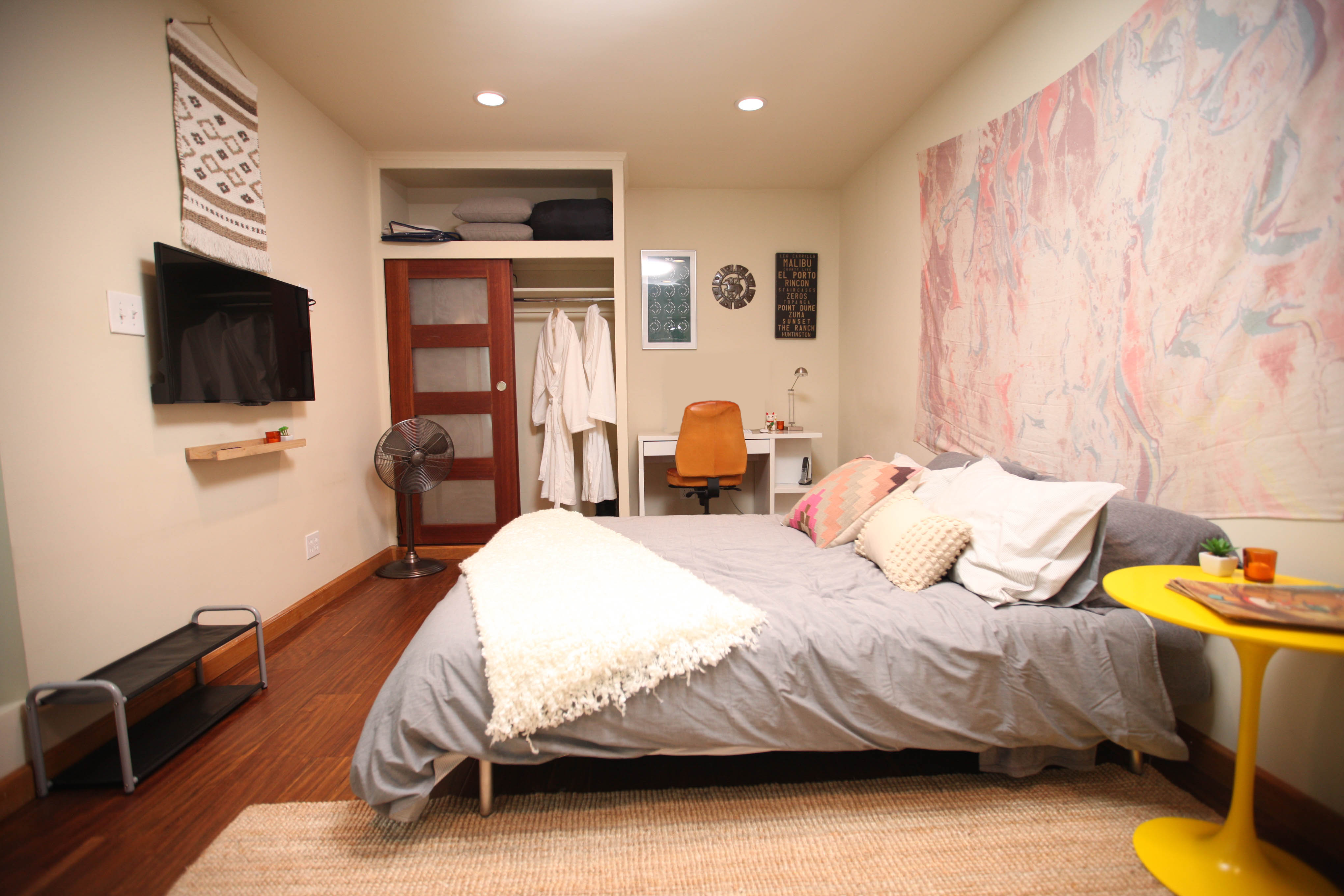 Silver Lake PRIVATE ENTRANCE GUEST SUITE & BATH