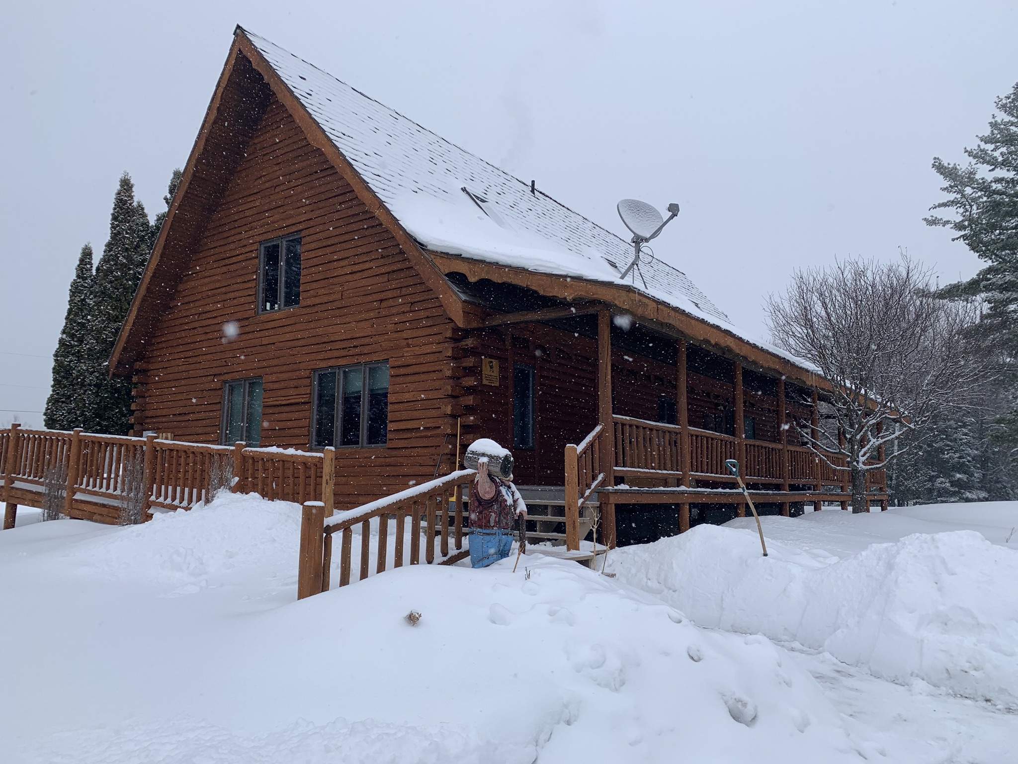 Rapid River Rustic Lodge, with Plenty of space! Cabins for Rent in