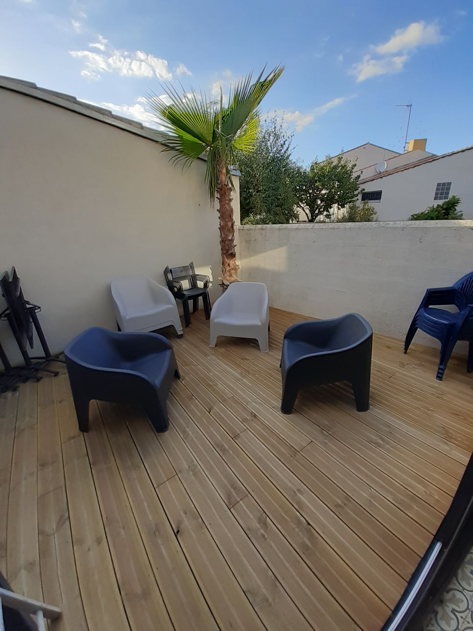 Small sandy happiness, family house, renovated.