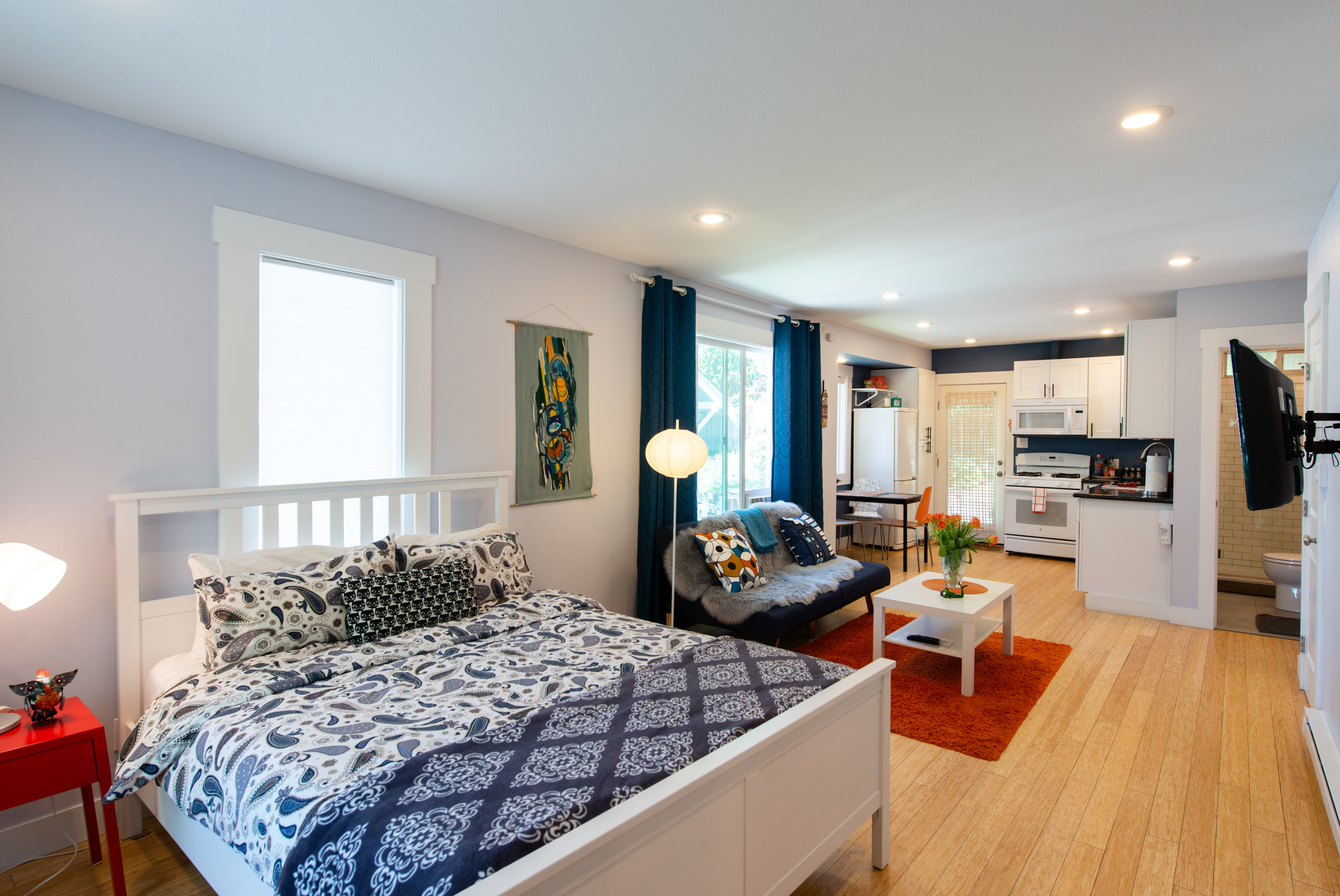 Bright Studio in downtown Fremont