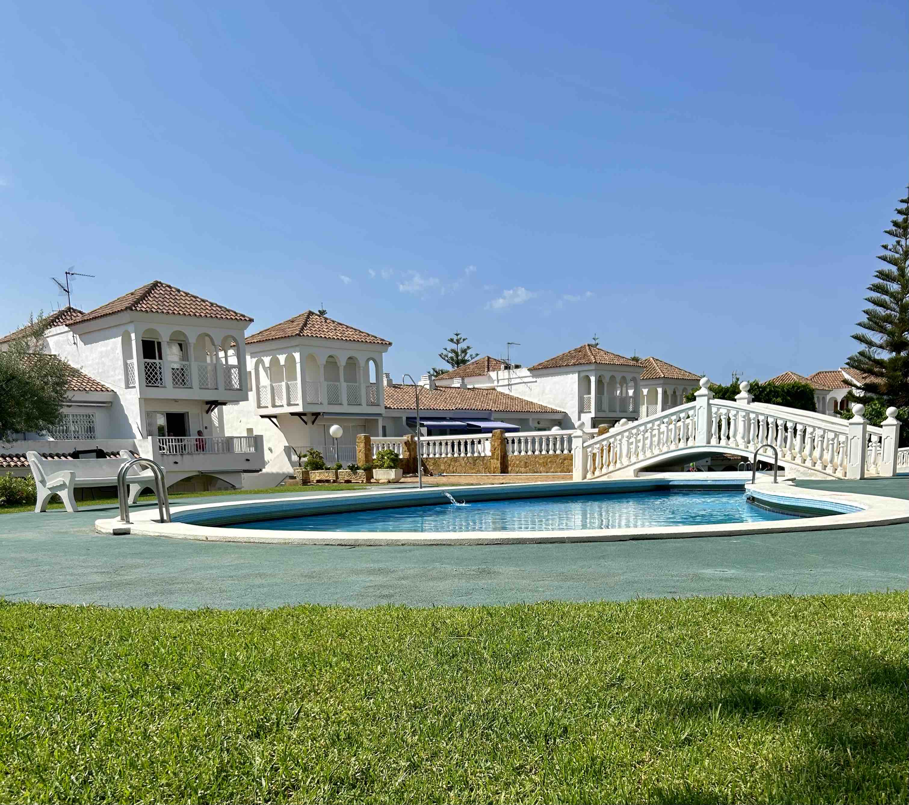Family Apartment with terrace, 3 pools & gardens.