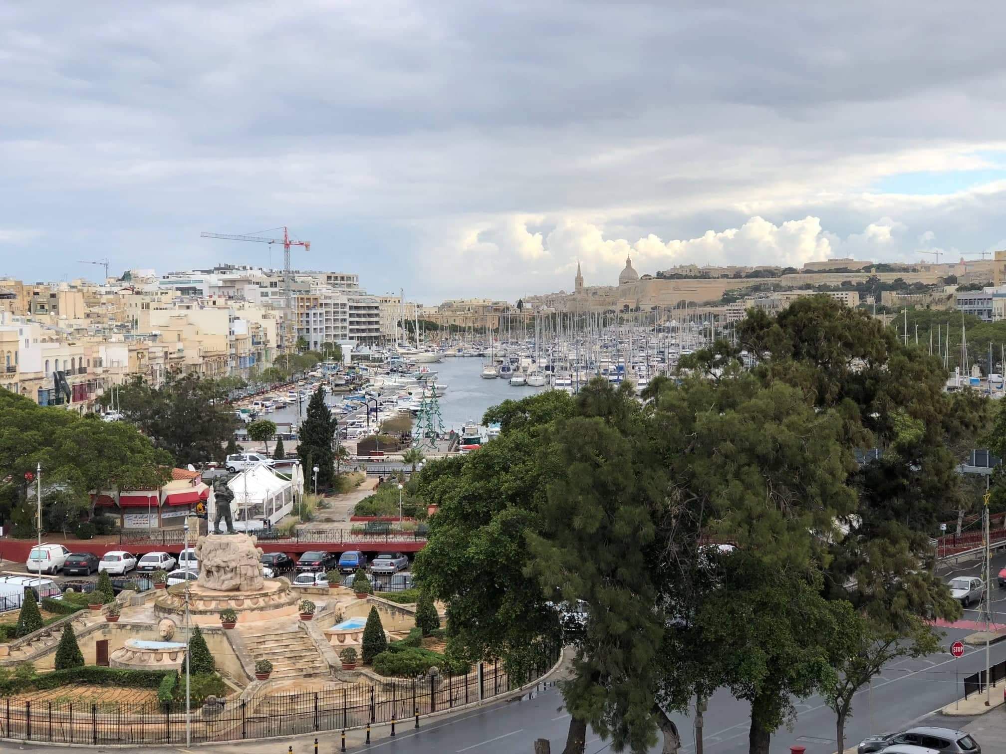 Central 2 bd Apt with Great Views of Marina & Sea