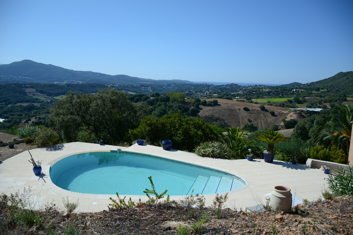 Bas de Villa T3 quiet, pool surrounded by maquis