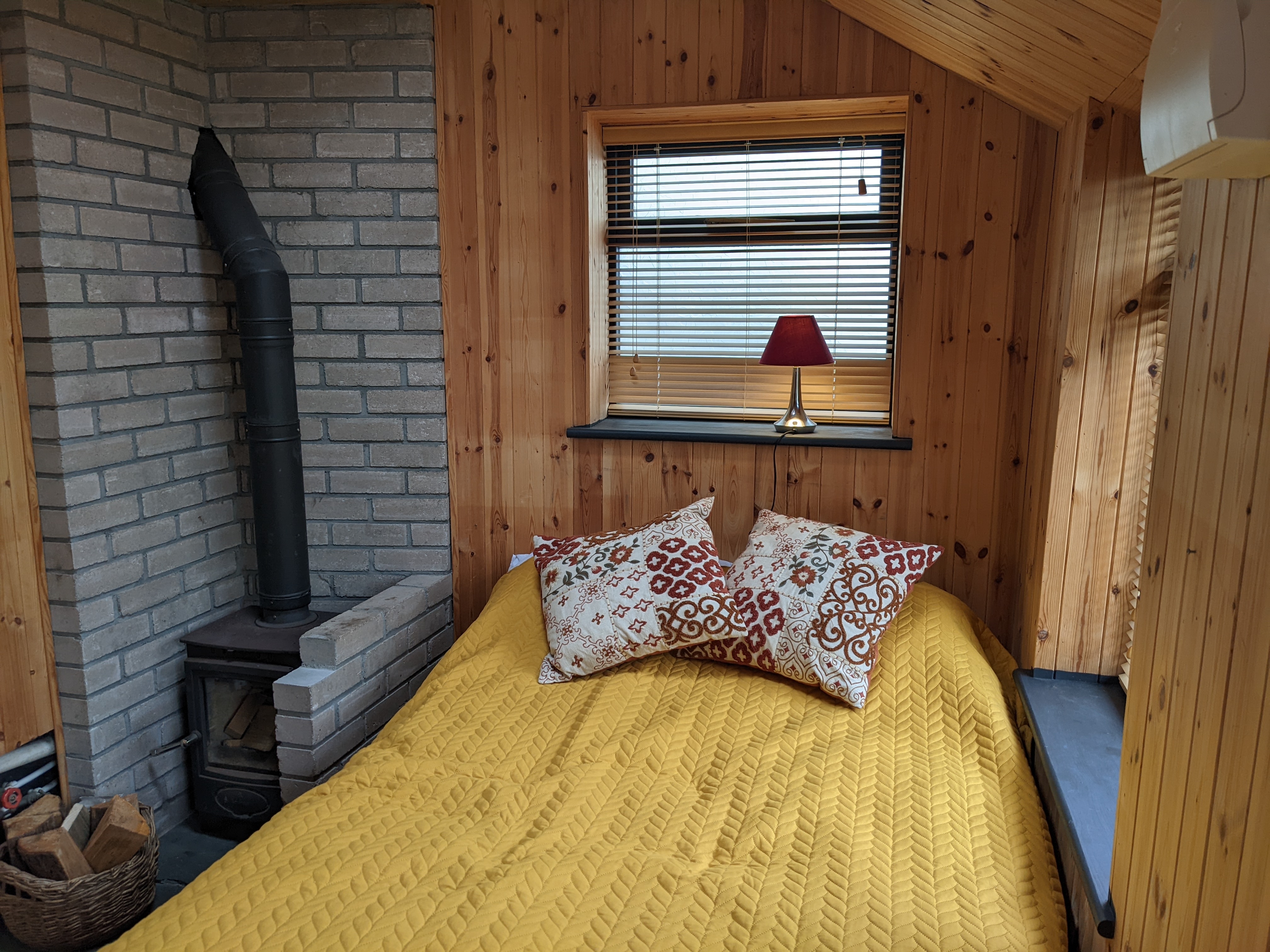 Cozy converted net loft in the heart of Porthleven
