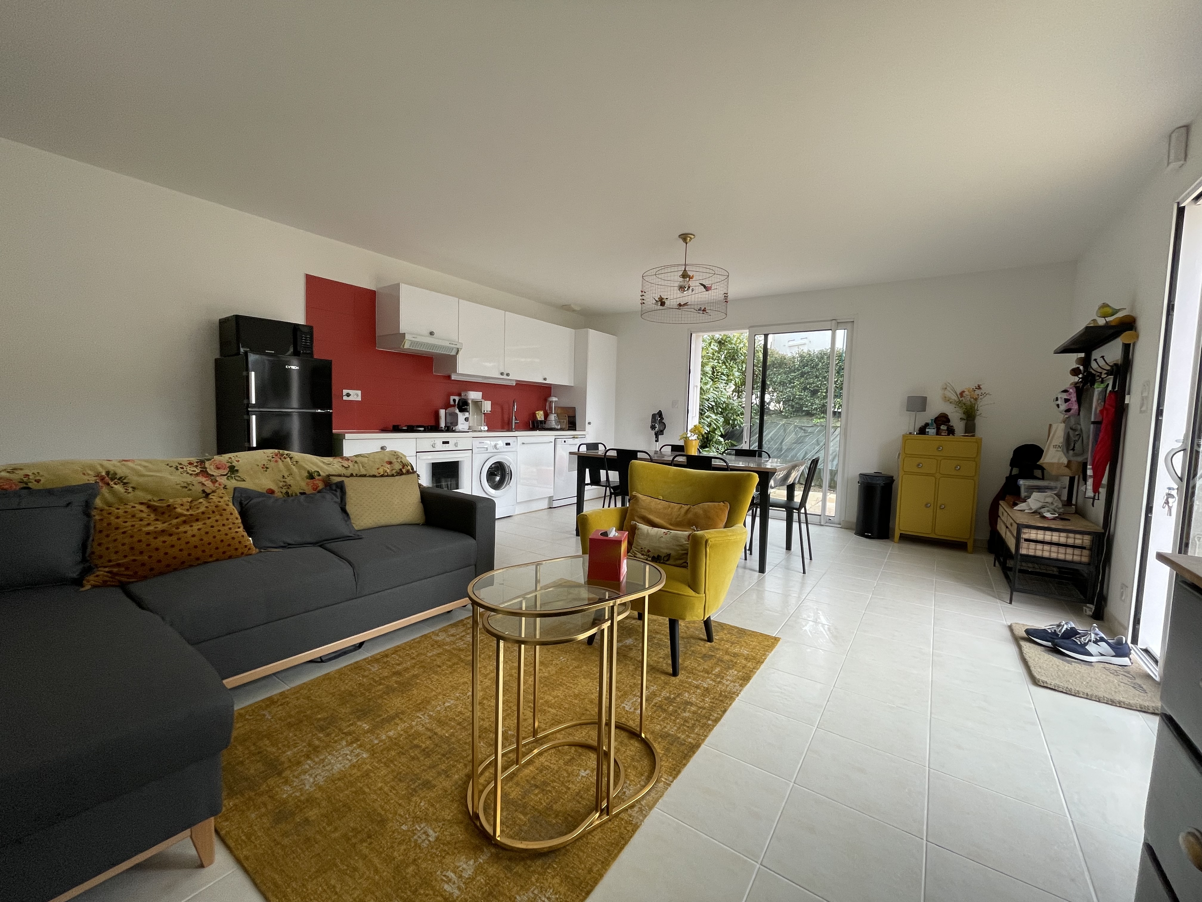 Single-storey house with private garden parking