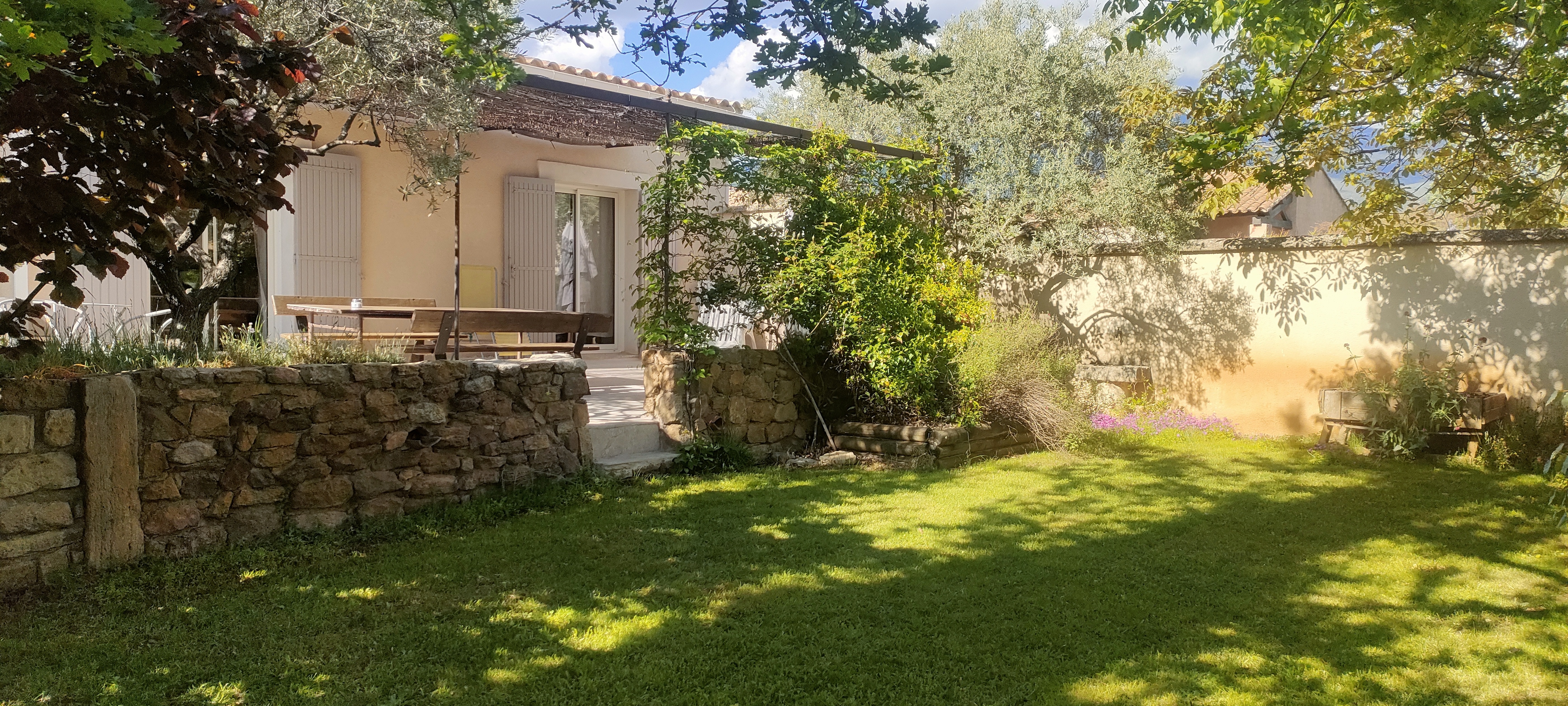 House 20 km from the summit of the Giant of Provence