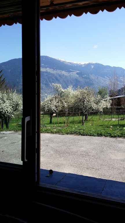 Cozy apartment with garden view of the valley