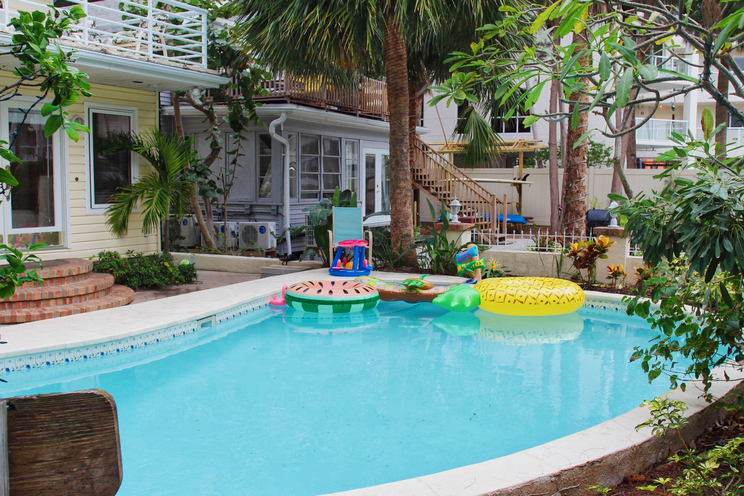 Treasure Island Beach Retreat Sleeps Up To 6 Houses for Rent in