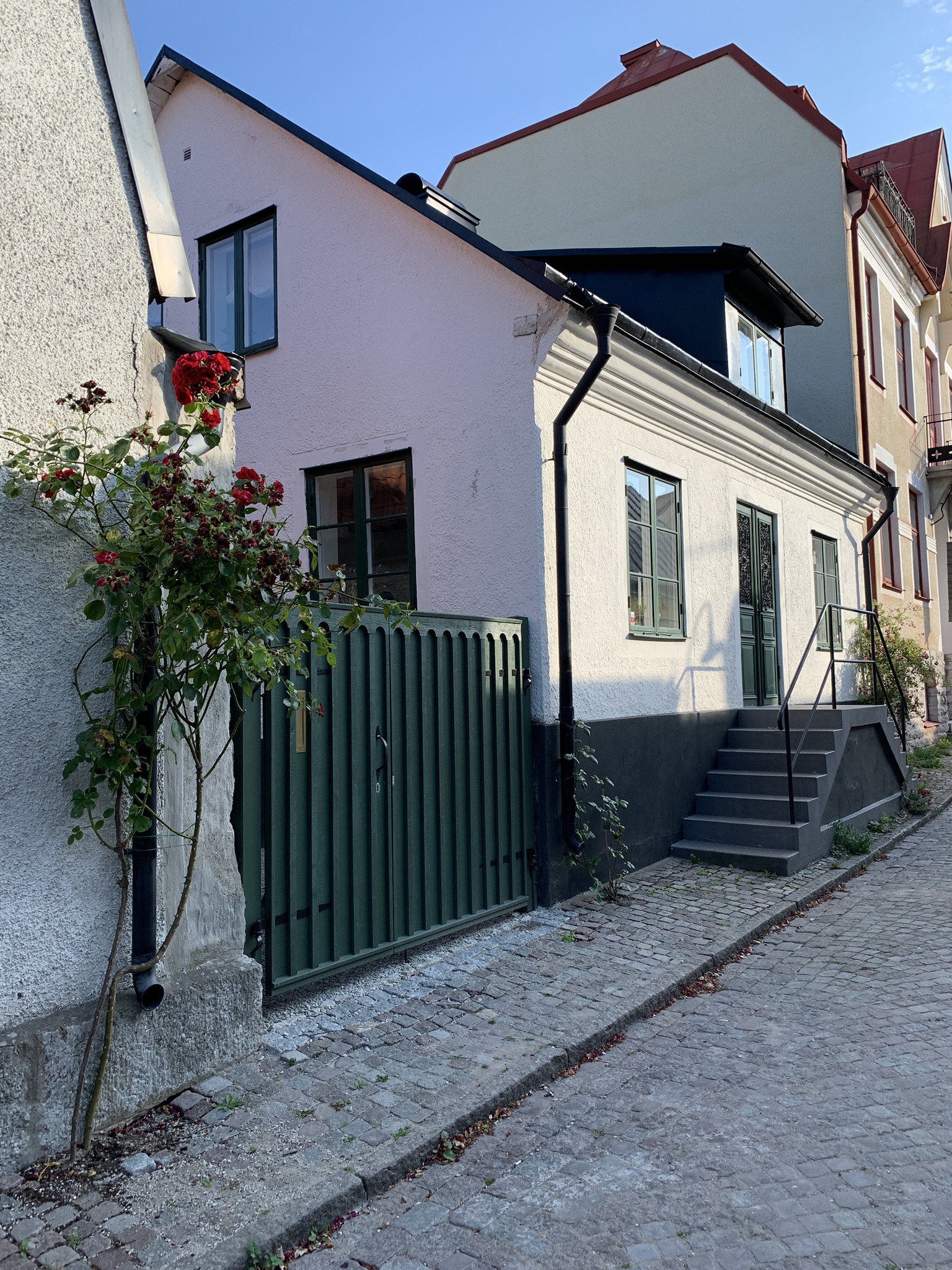 House with lovely courtyard in central Visby