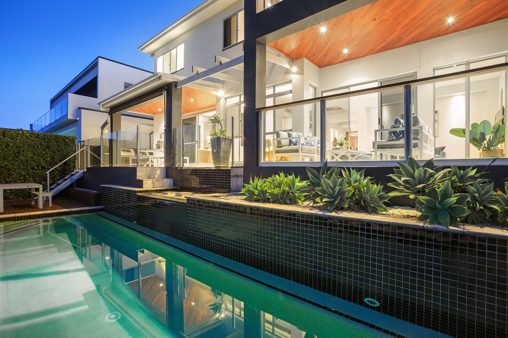 ELITE HOLIDAY HOMES CORAL SANDS Houses for Rent in Broadbeach