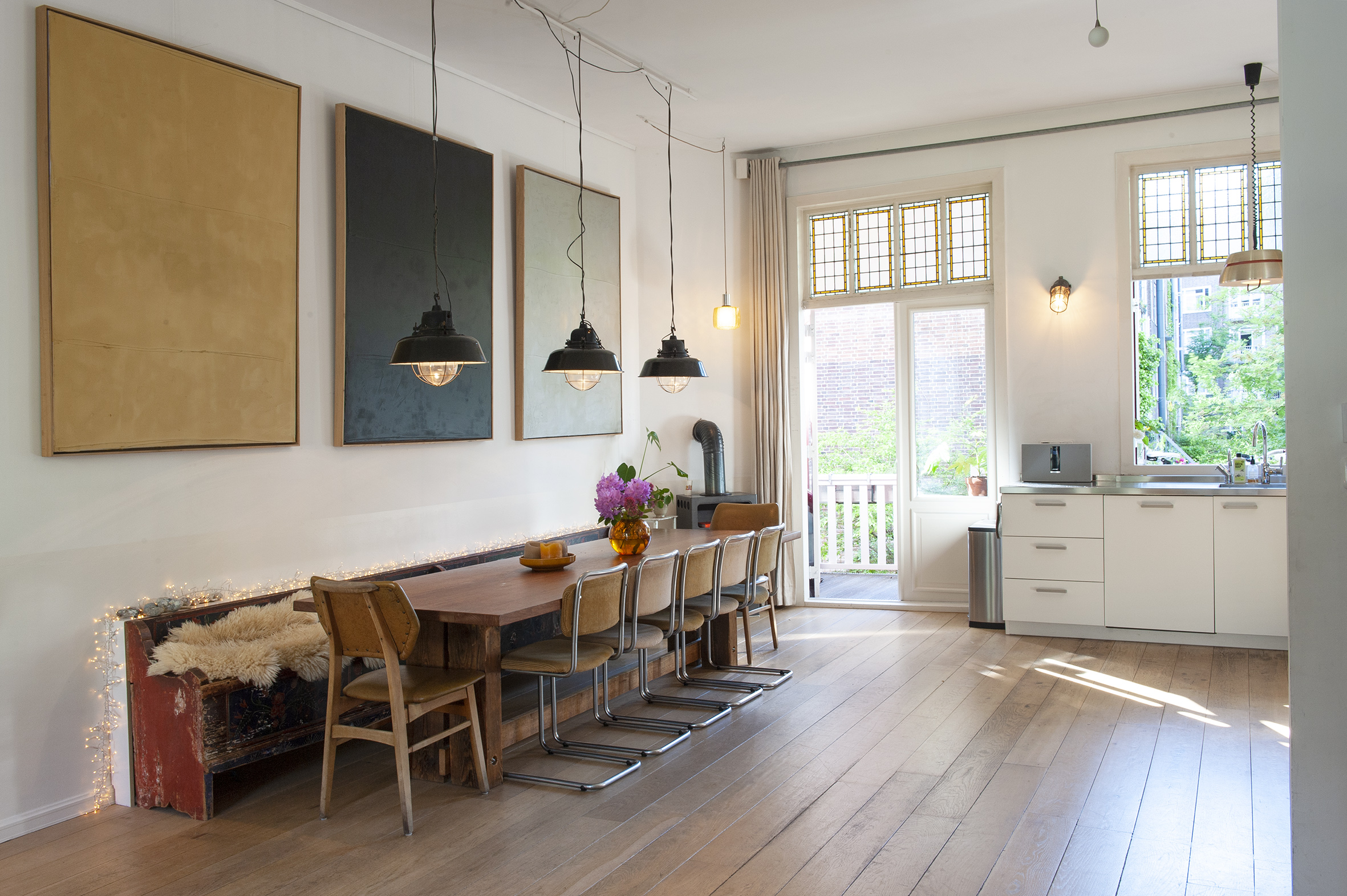 Large 4 floor art-filled family-friendly townhouse — Amsterdam stay