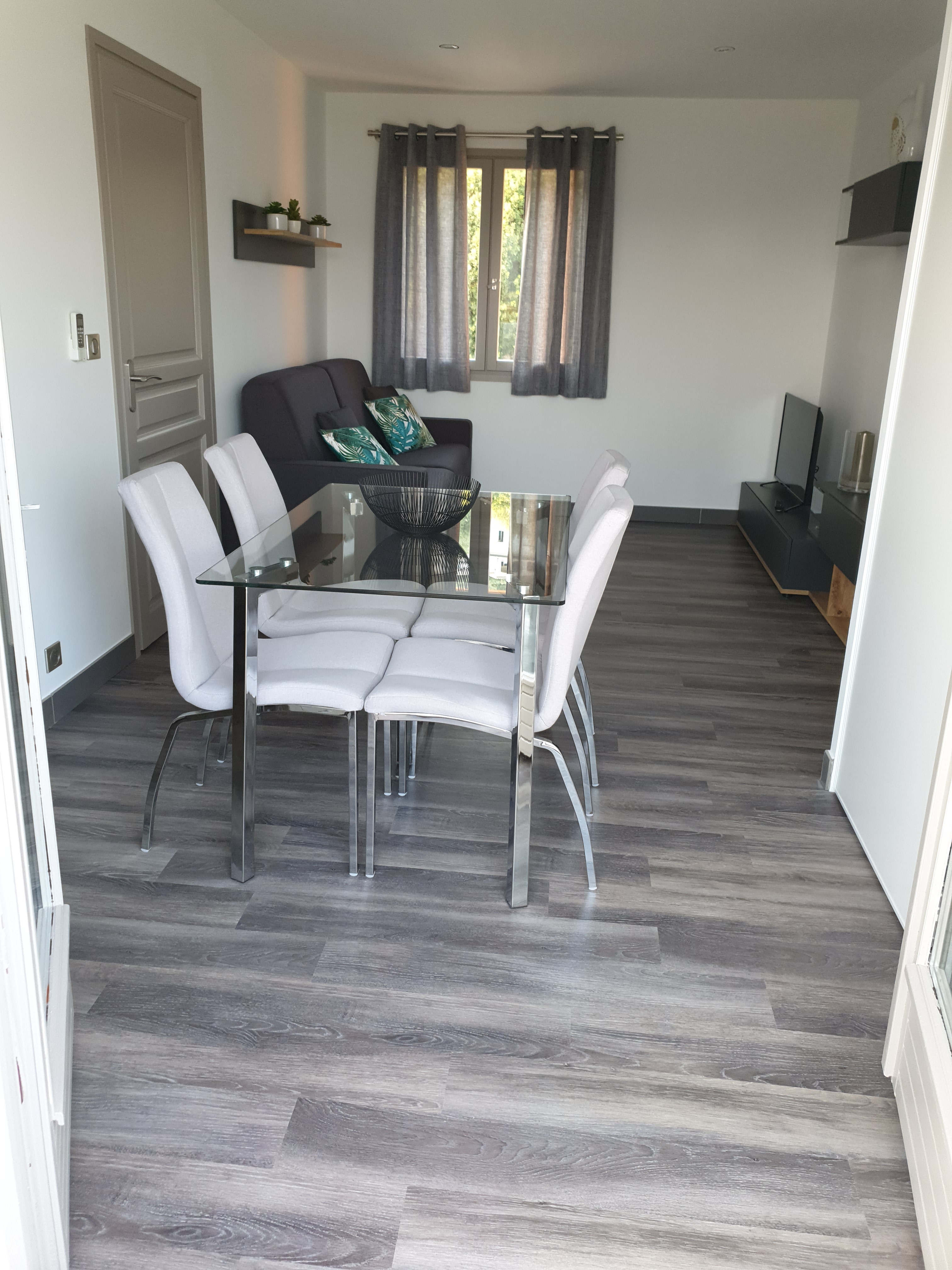 Comfortable F2 with panoramic views