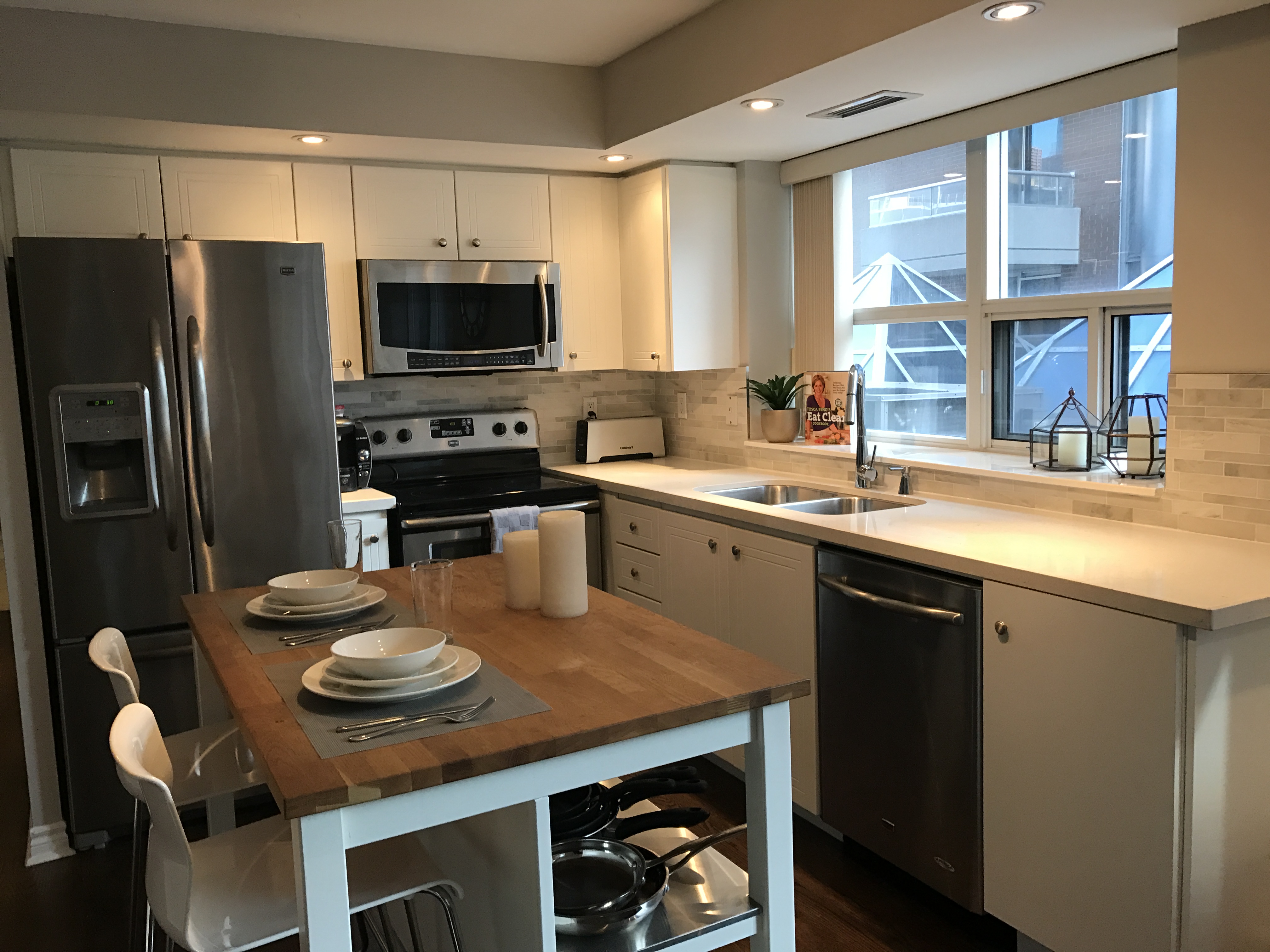 Luxury heart of downtown by CN Tower/ MTCC/Union