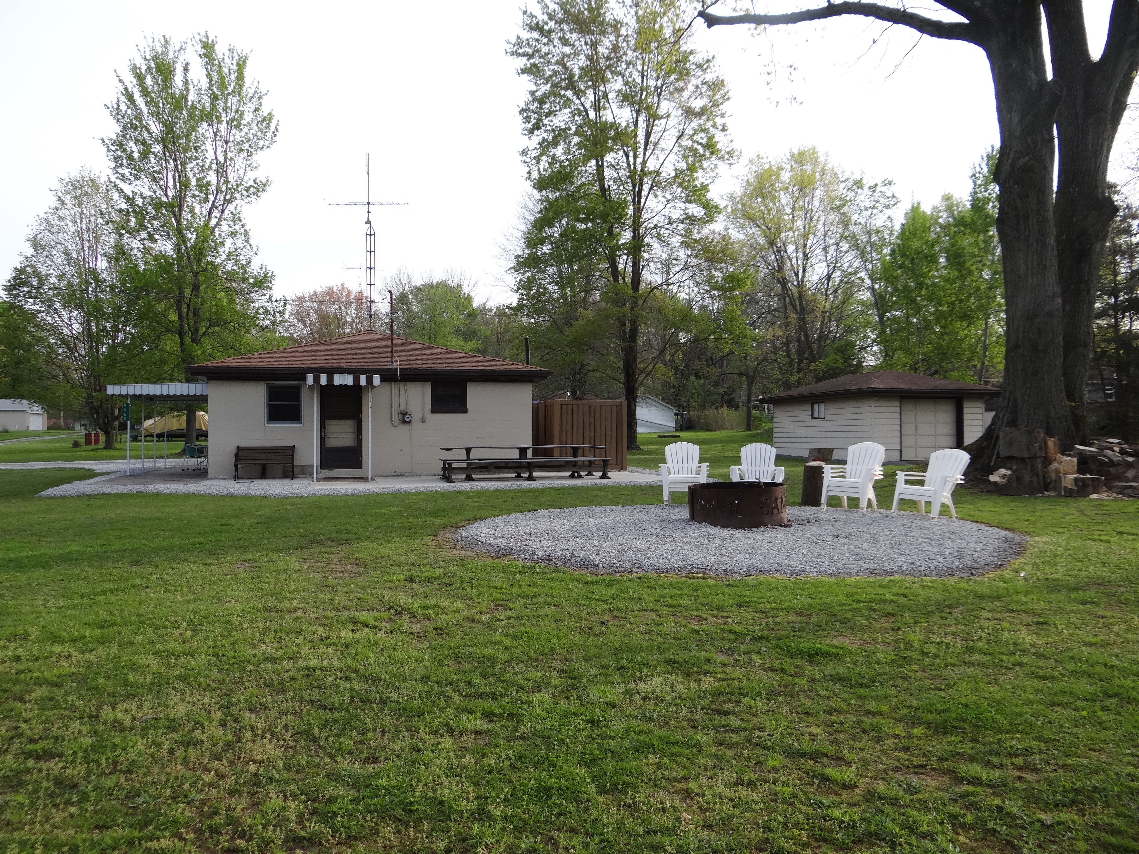 Beer Camp of Pymatuning Lake (Dock Beer Camp of Pymatuning Lake (Dock