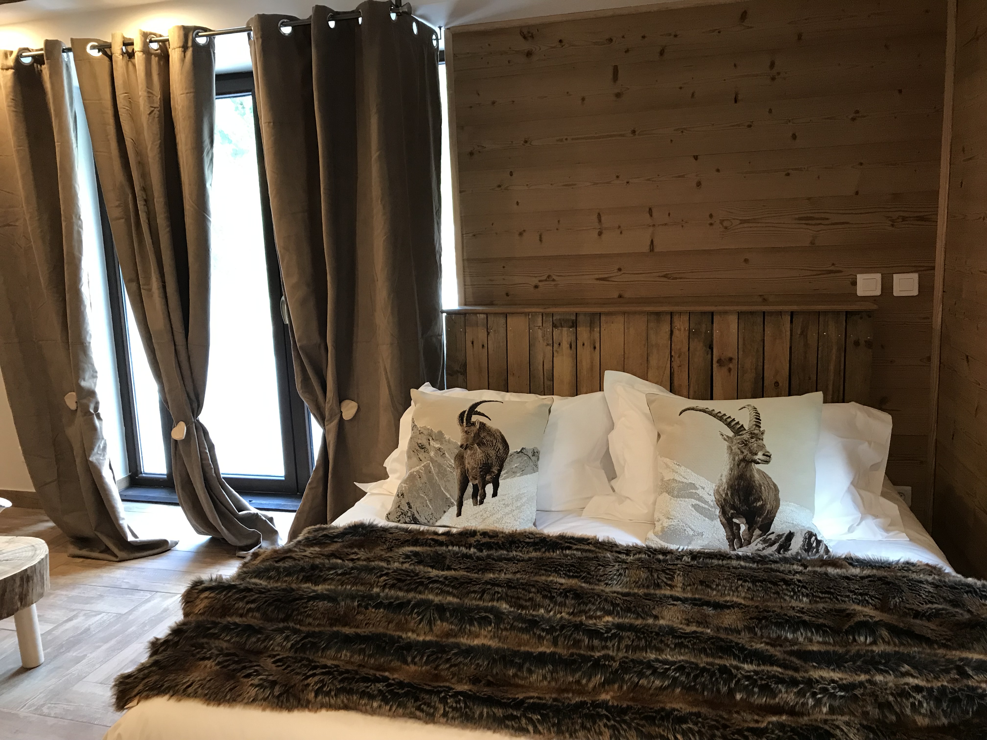 AT THE TOP OF NARCISSES