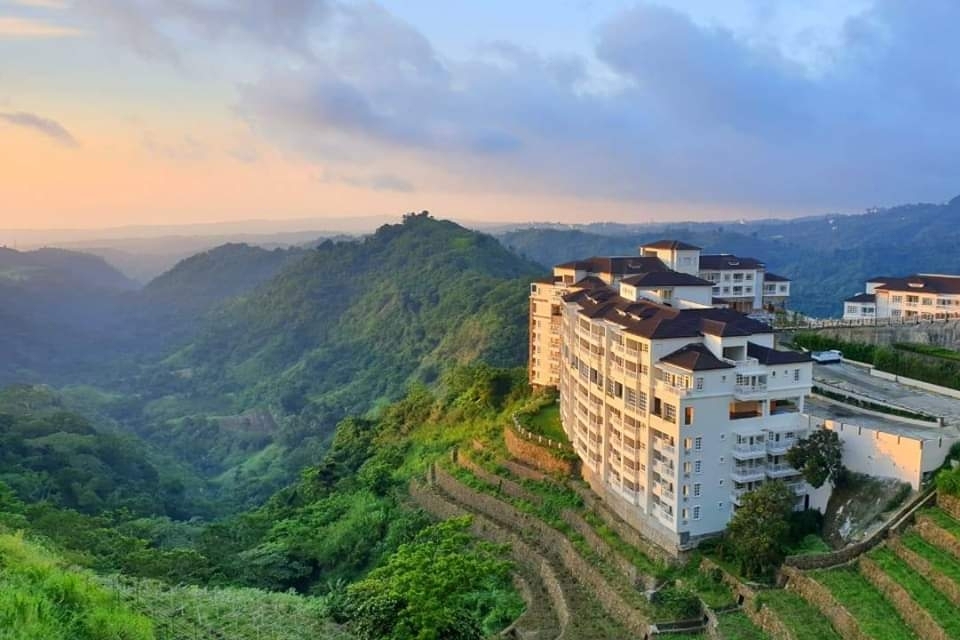 Tagaytay Twinlakes Condo Staycation Taal view Apartments for Rent in